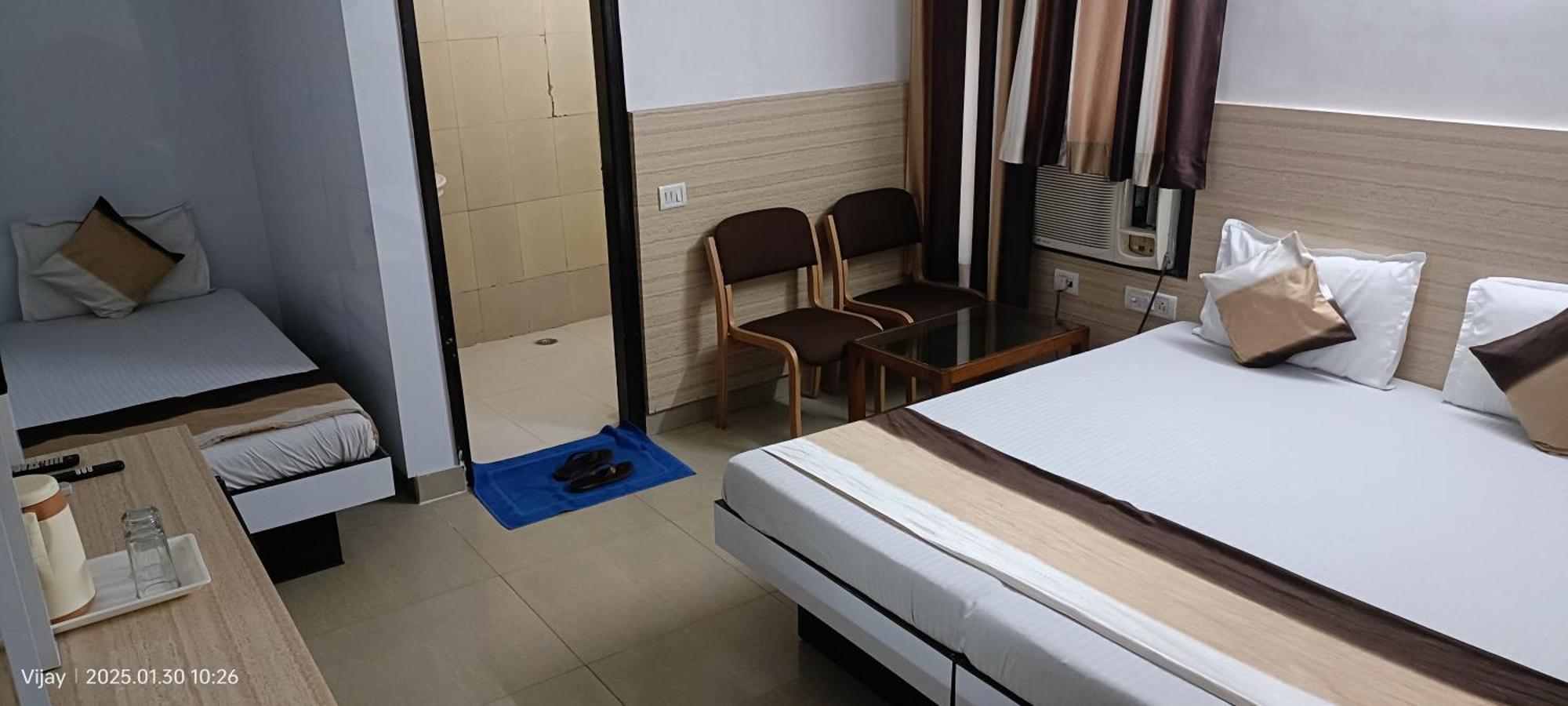 Hotel Su Shree Continental 5 Minutes Walk From Railway Station 3*
