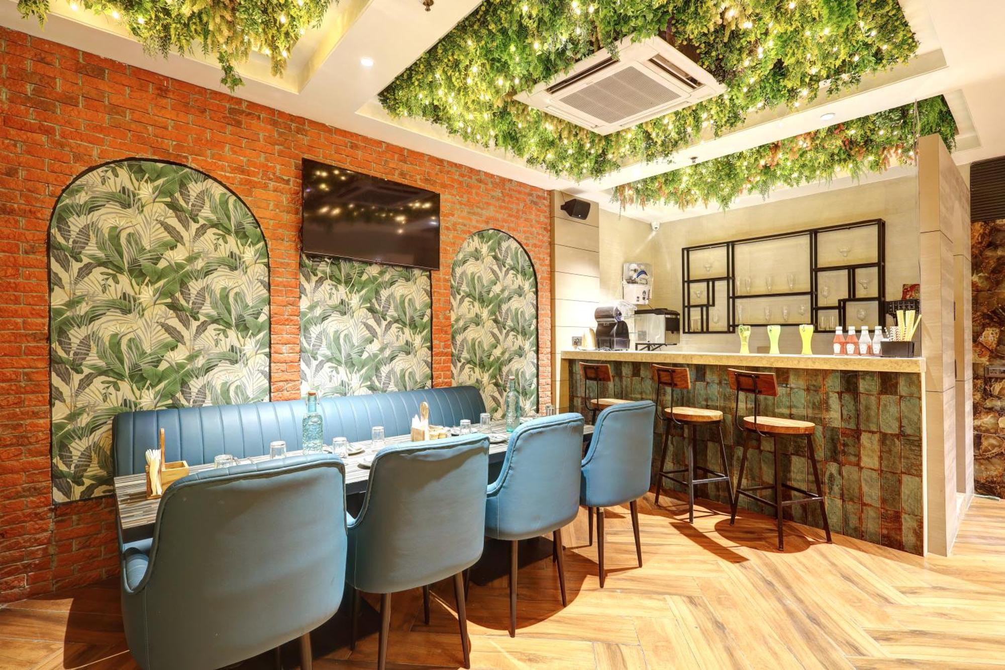 Uptown - 1km From Connaught Place
