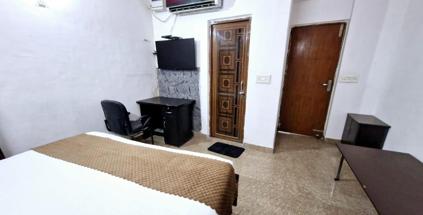 Atlas Near Igi Airport T3 * New Delhi