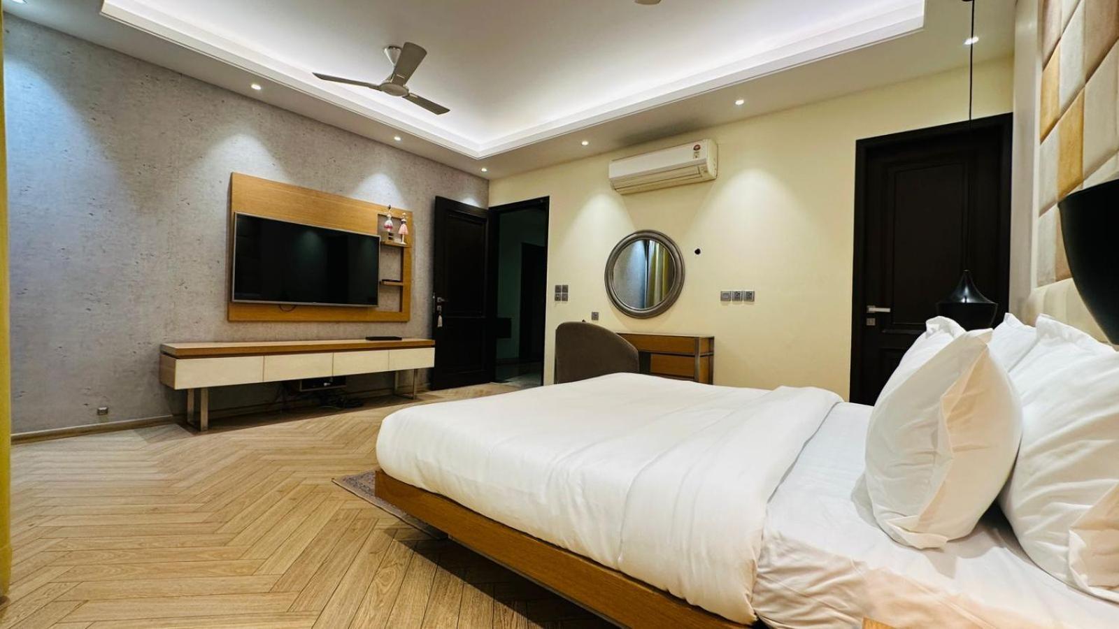 Luxury Prime Location, South Delhi New Delhi