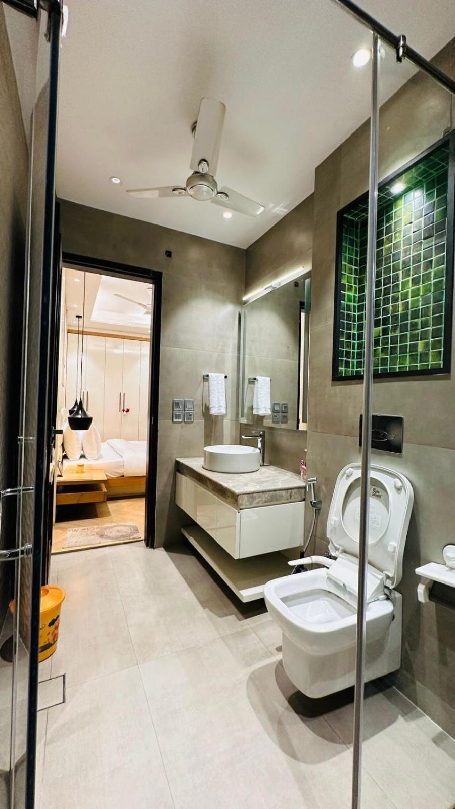 Luxury Prime Location, South Delhi Homestay *