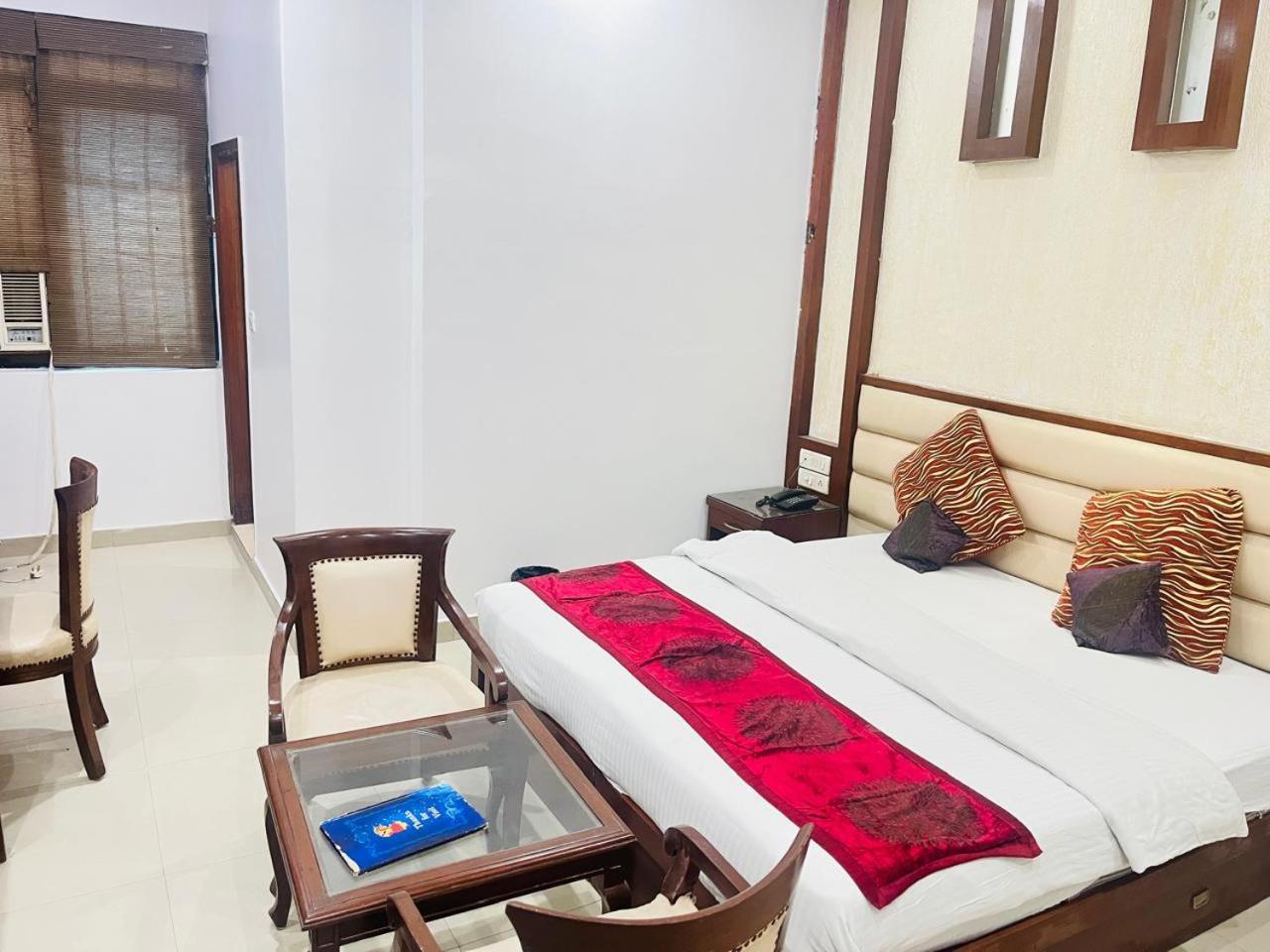 Hotel Rama Inn, Station 3*