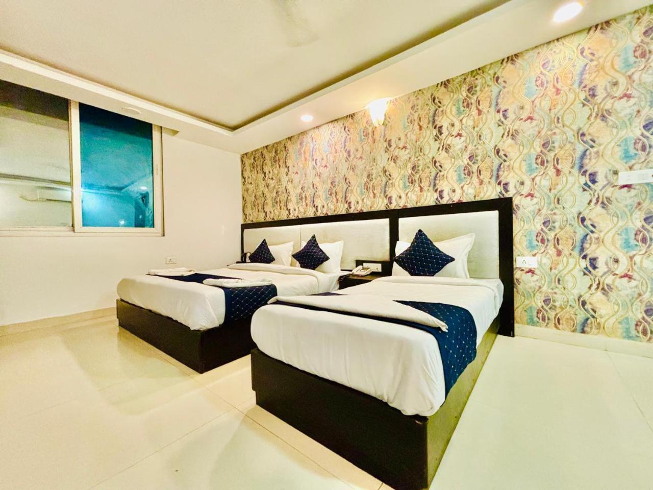 Hotel The Bellwood Near Igi Airport