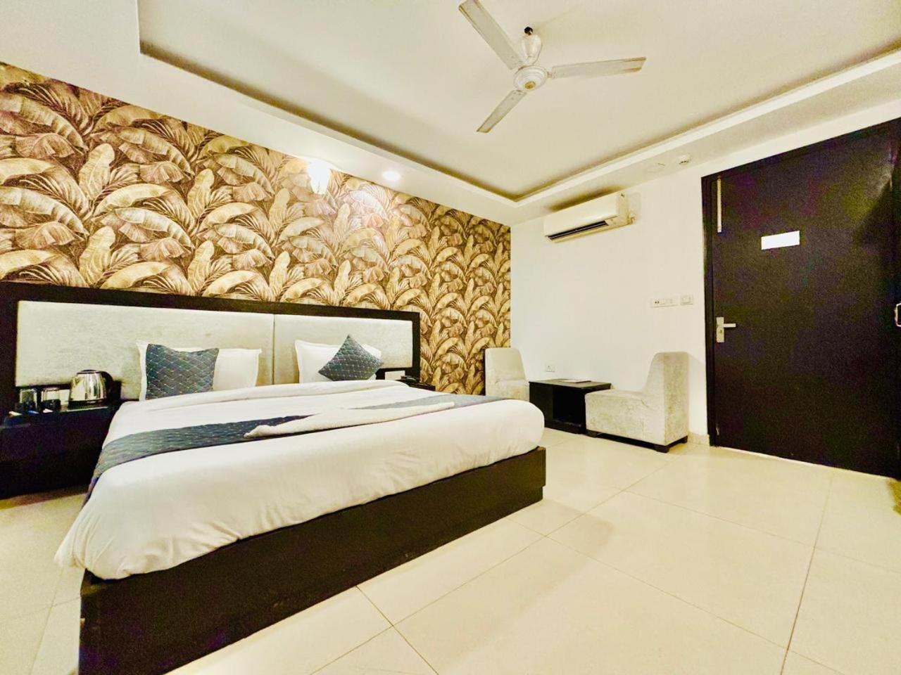 Hotel The Bellwood Near Igi Airport 4*
