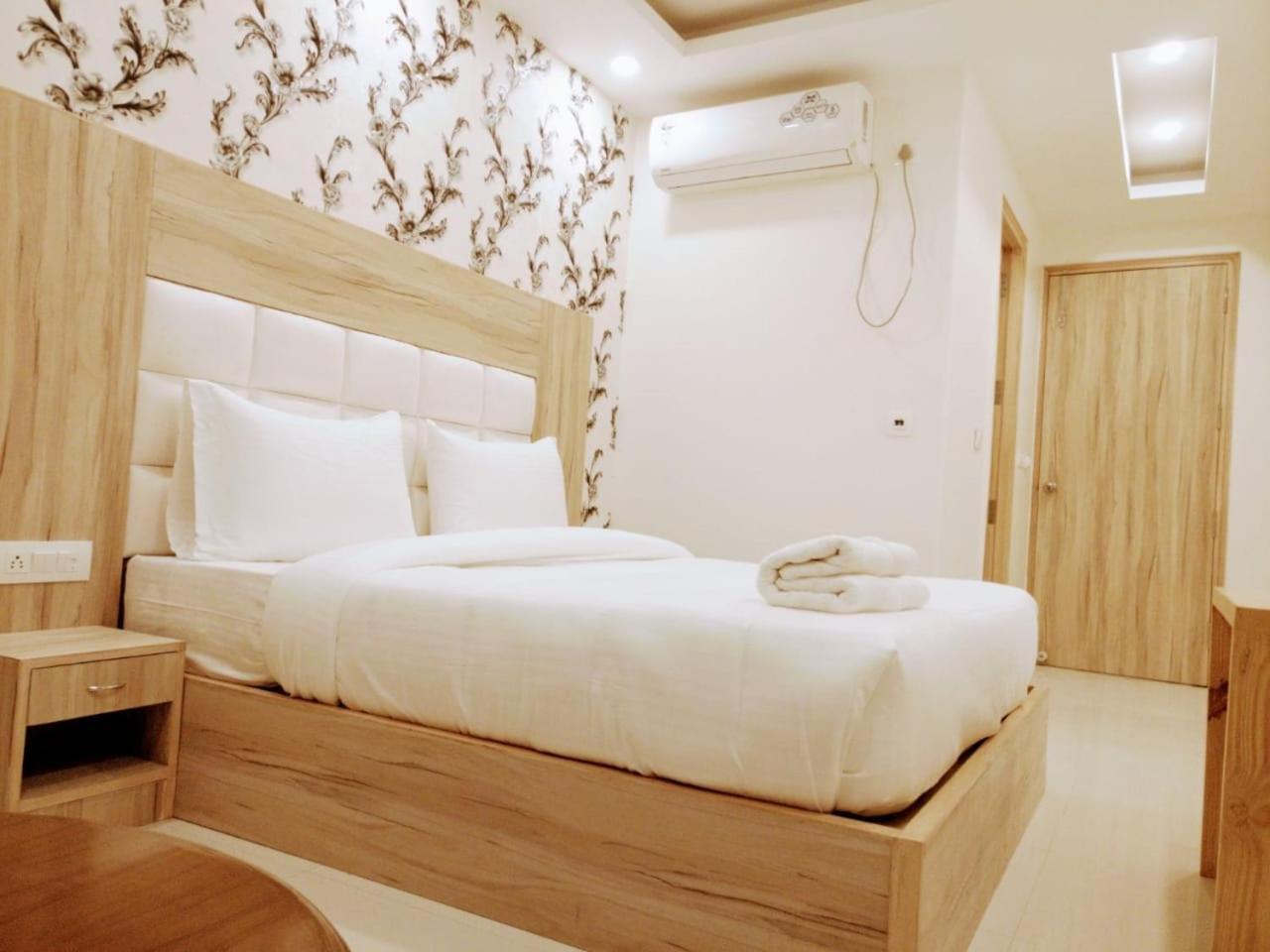Grand King Plaza A Family Near Igi Airport Delhi 4*