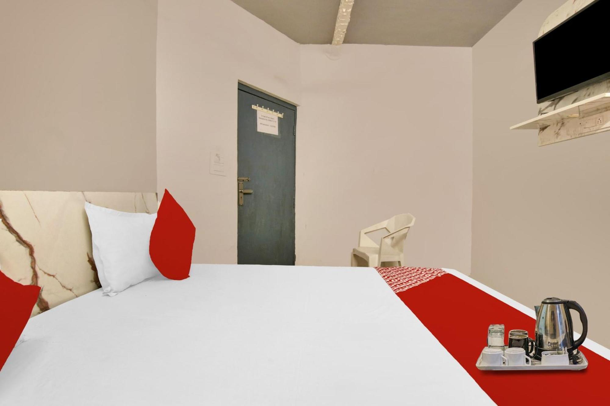 O Swarg Residency Near Nangloi Railway Station Metro Station 3* Delhi (National Capital Territory of India)