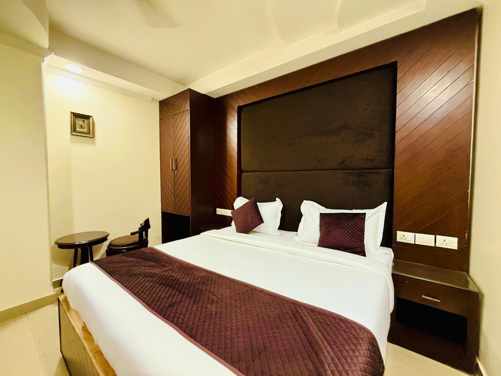 The Luxe Jpm Bed & Breakfast *