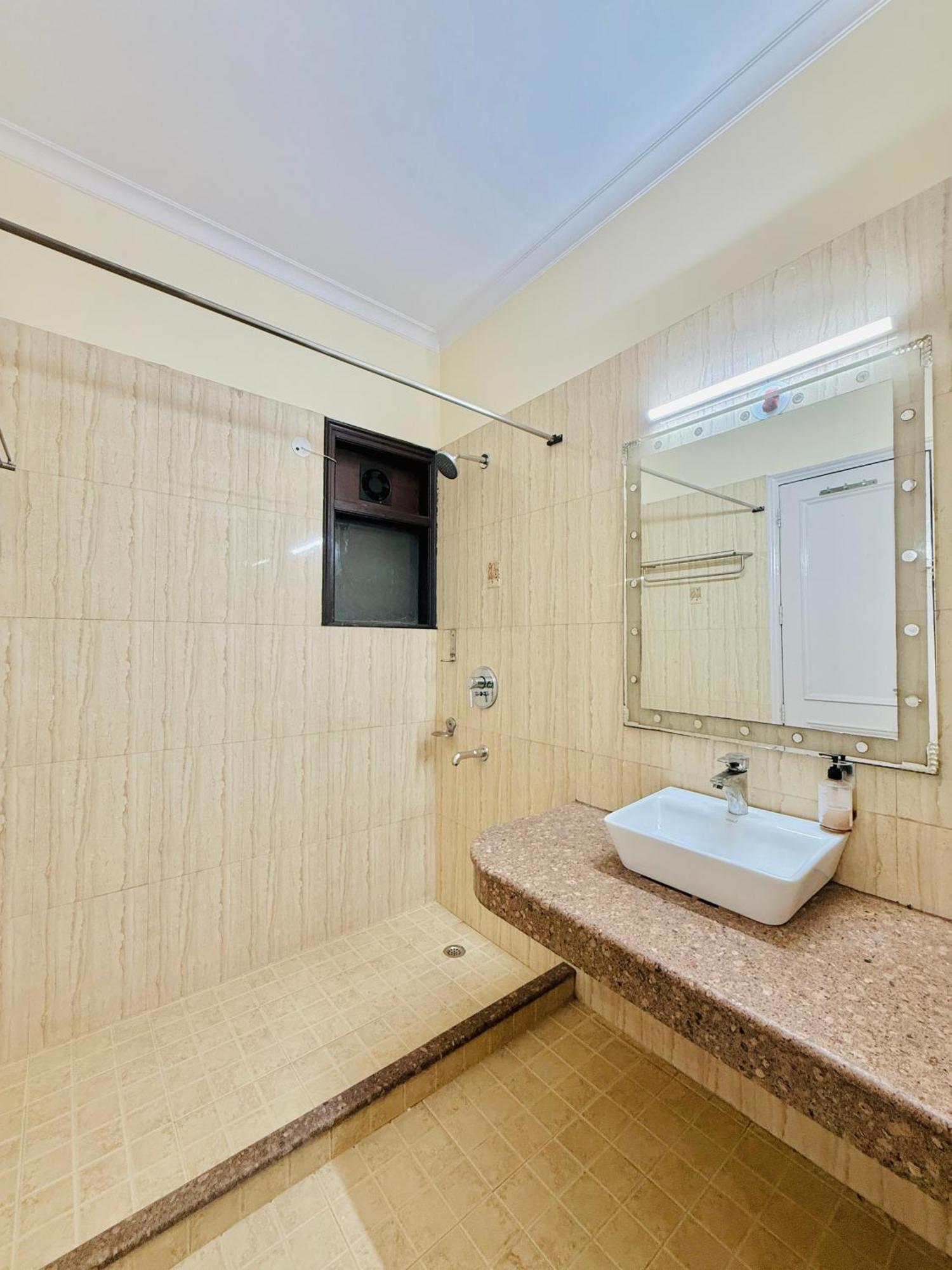The Luxe Jpm Bed & Breakfast *