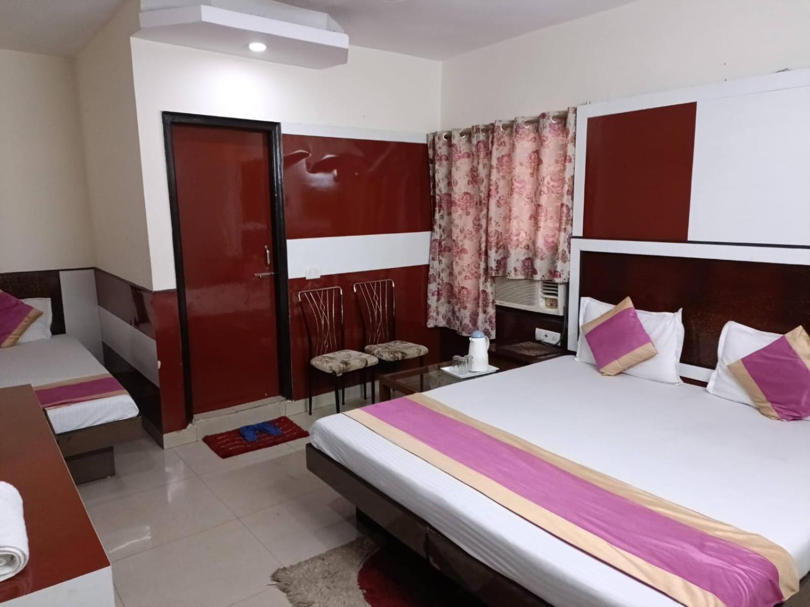 Su Shree Continental 5 Minutes Walk From Railway Station Hotel