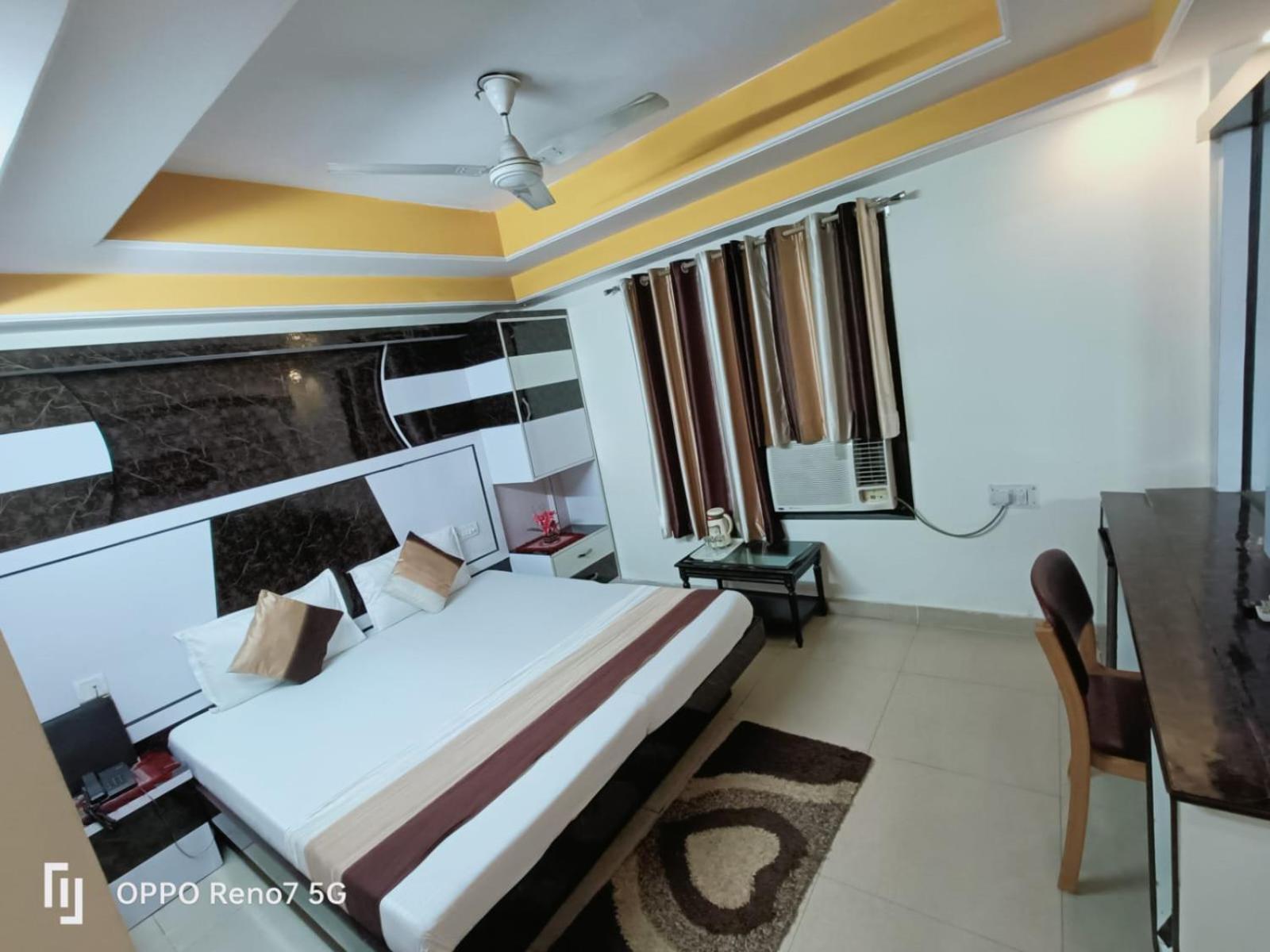 Su Shree Continental 5 Minutes Walk From Railway Station Hotel