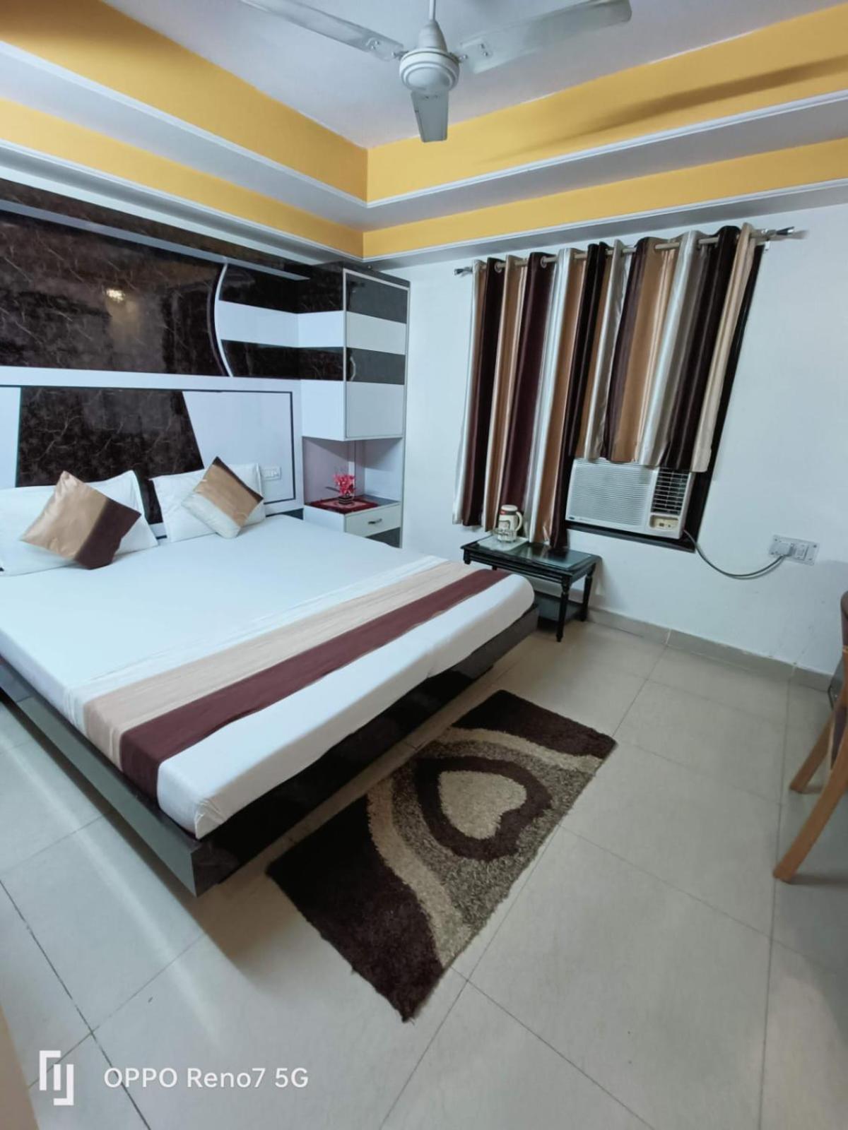Hotel Su Shree Continental 5 Minutes Walk From Railway Station 3*