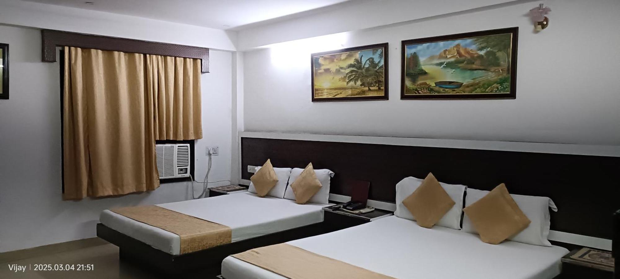Hotel Su Shree Continental 5 Minutes Walk From Railway Station