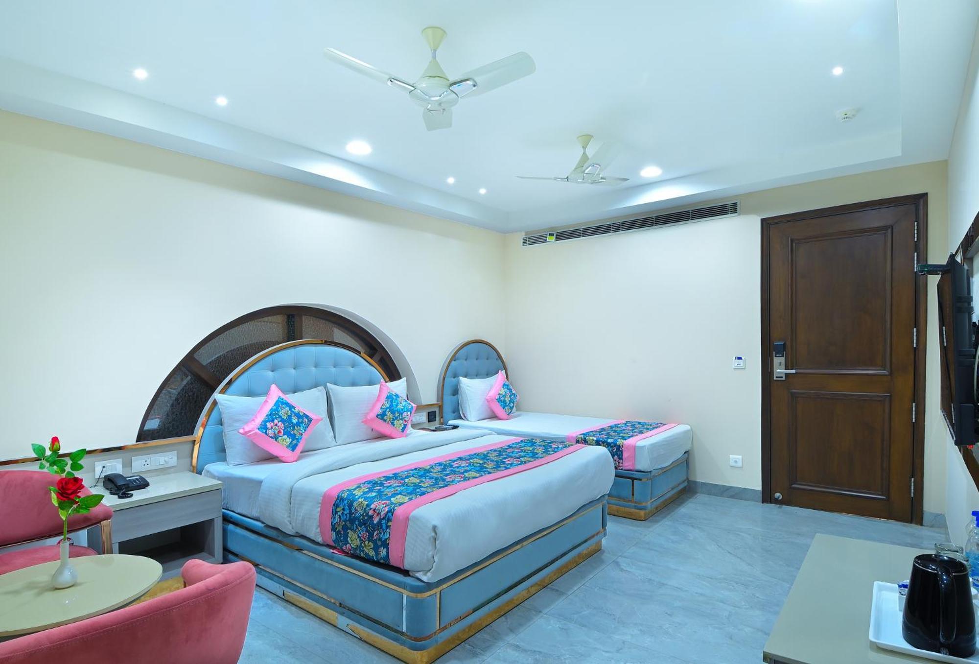 Sapphire House - 3 Mins Walk From Metro And 5 Mins From Rail Station Hotel New Delhi