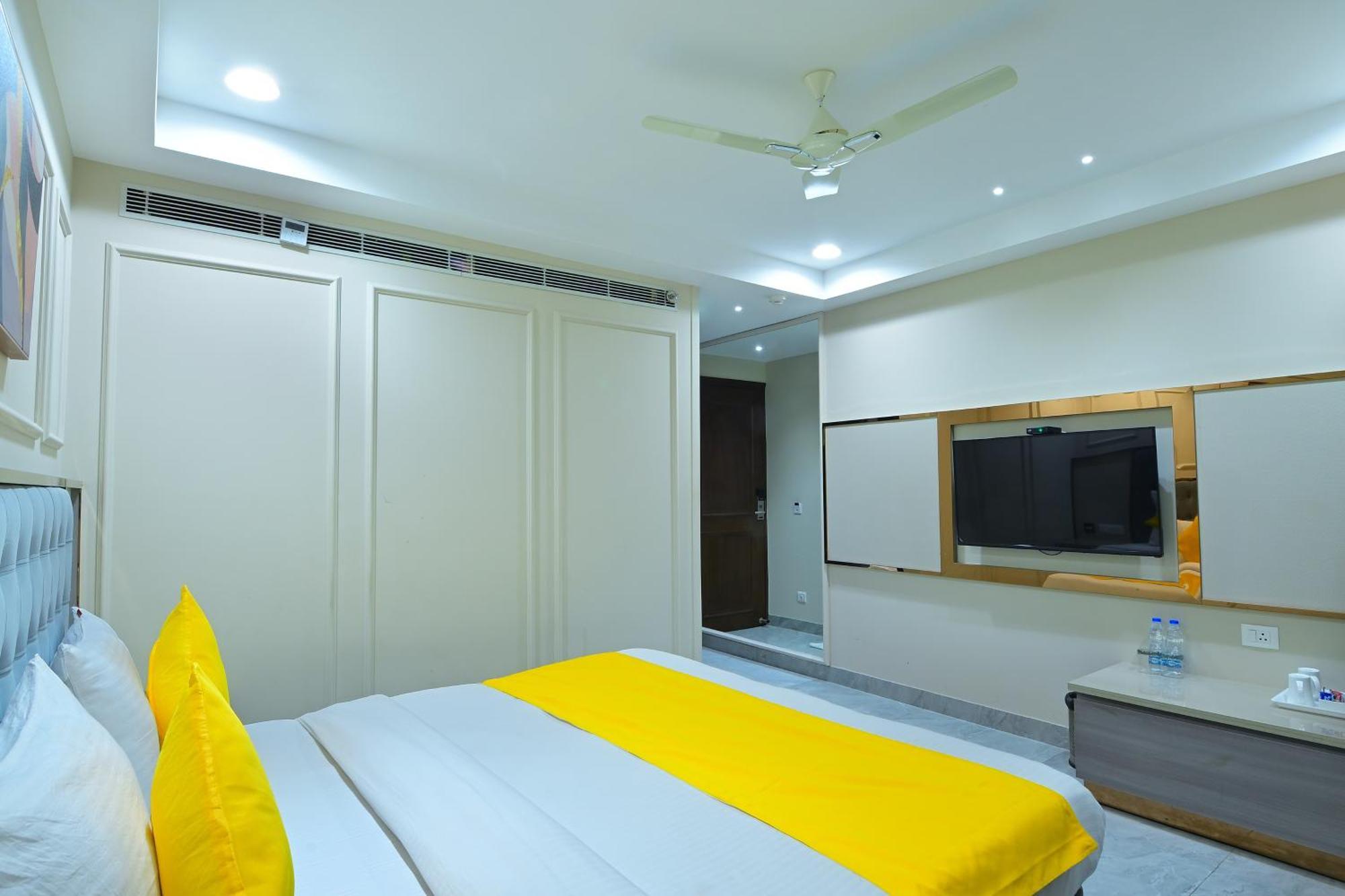 Sapphire House - 3 Mins Walk From Metro And 5 Mins From Rail Station Hotel New Delhi