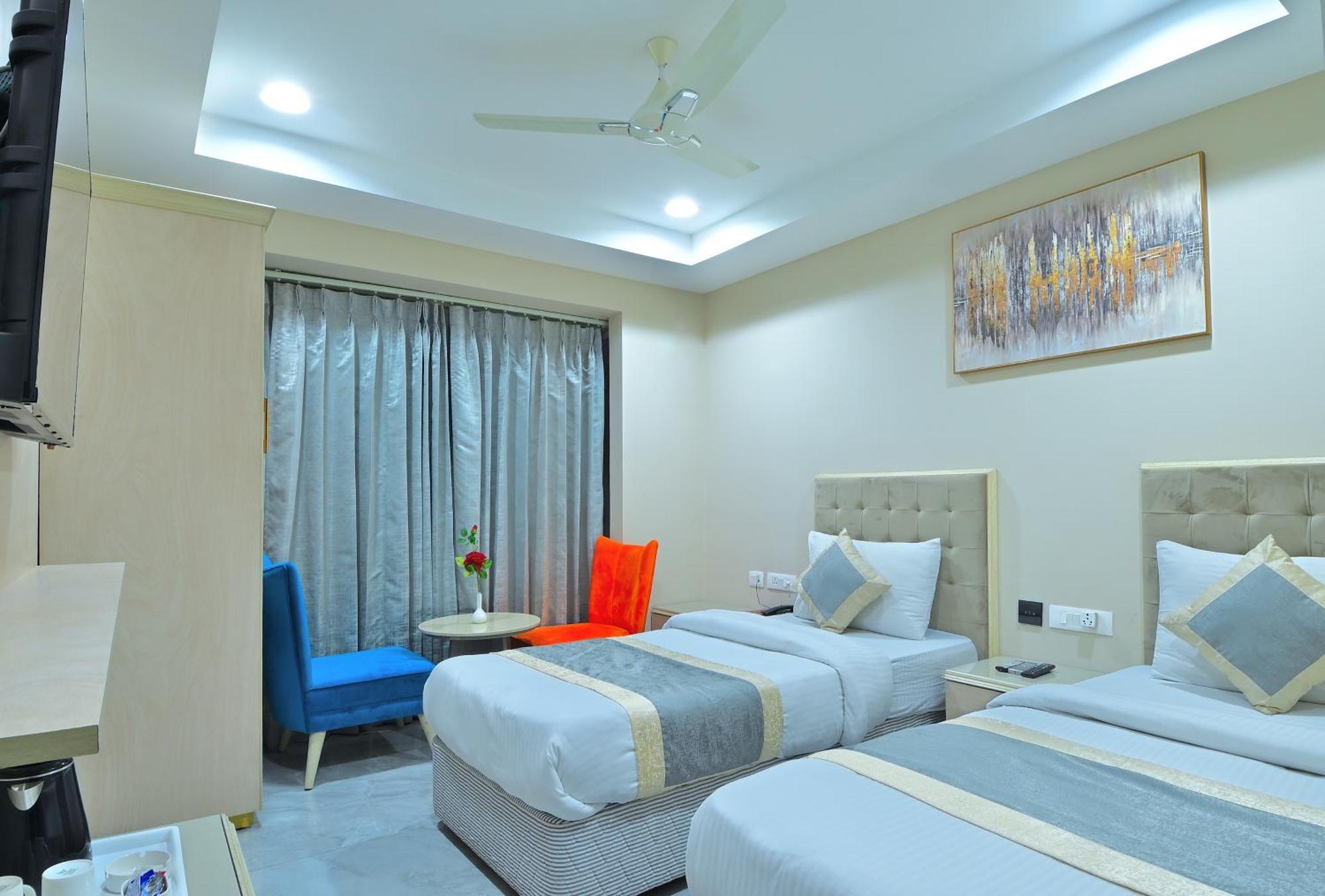 Sapphire House - 3 Mins Walk From Metro And 5 Mins From Rail Station 4*