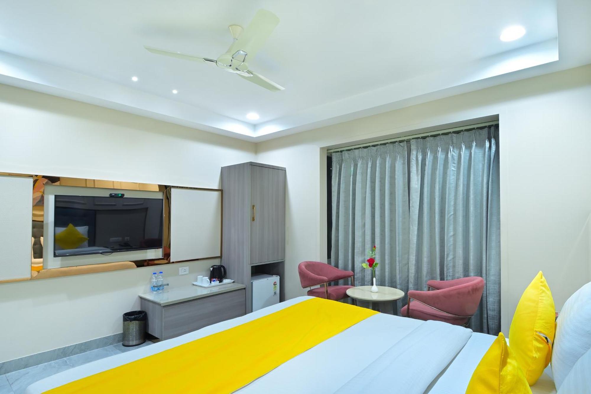 Sapphire House - 3 Mins Walk From Metro And 5 Mins From Rail Station Hotel 4*