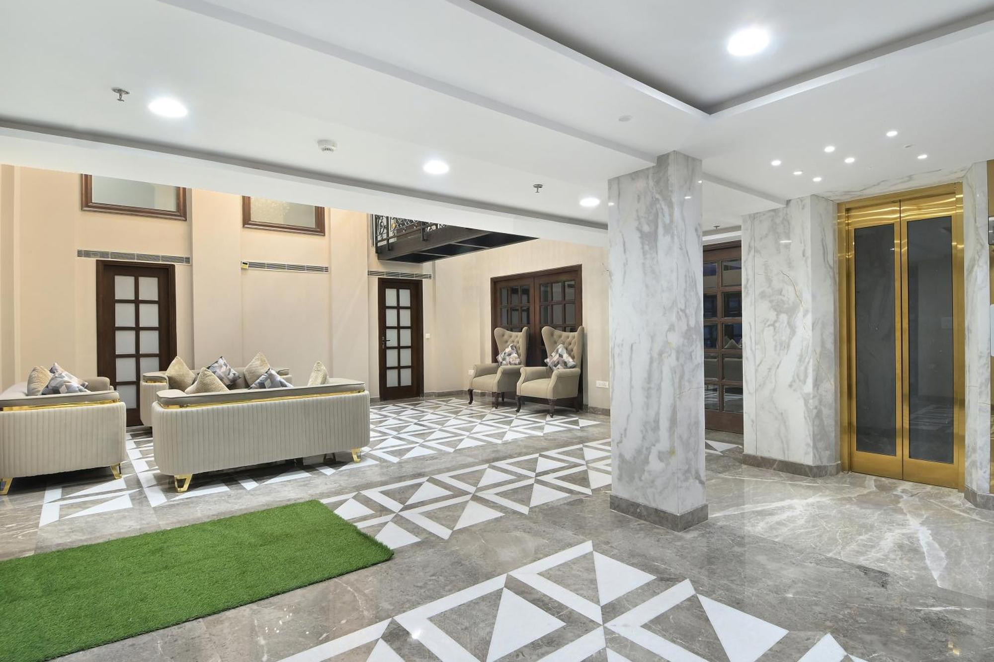 Sapphire House - 3 Mins Walk From Metro And 5 Mins From Rail Station