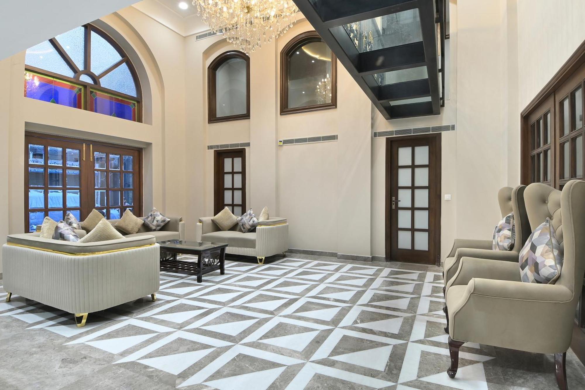 Hotel Sapphire House - 3 Mins Walk From Metro And 5 Mins From Rail Station 4*
