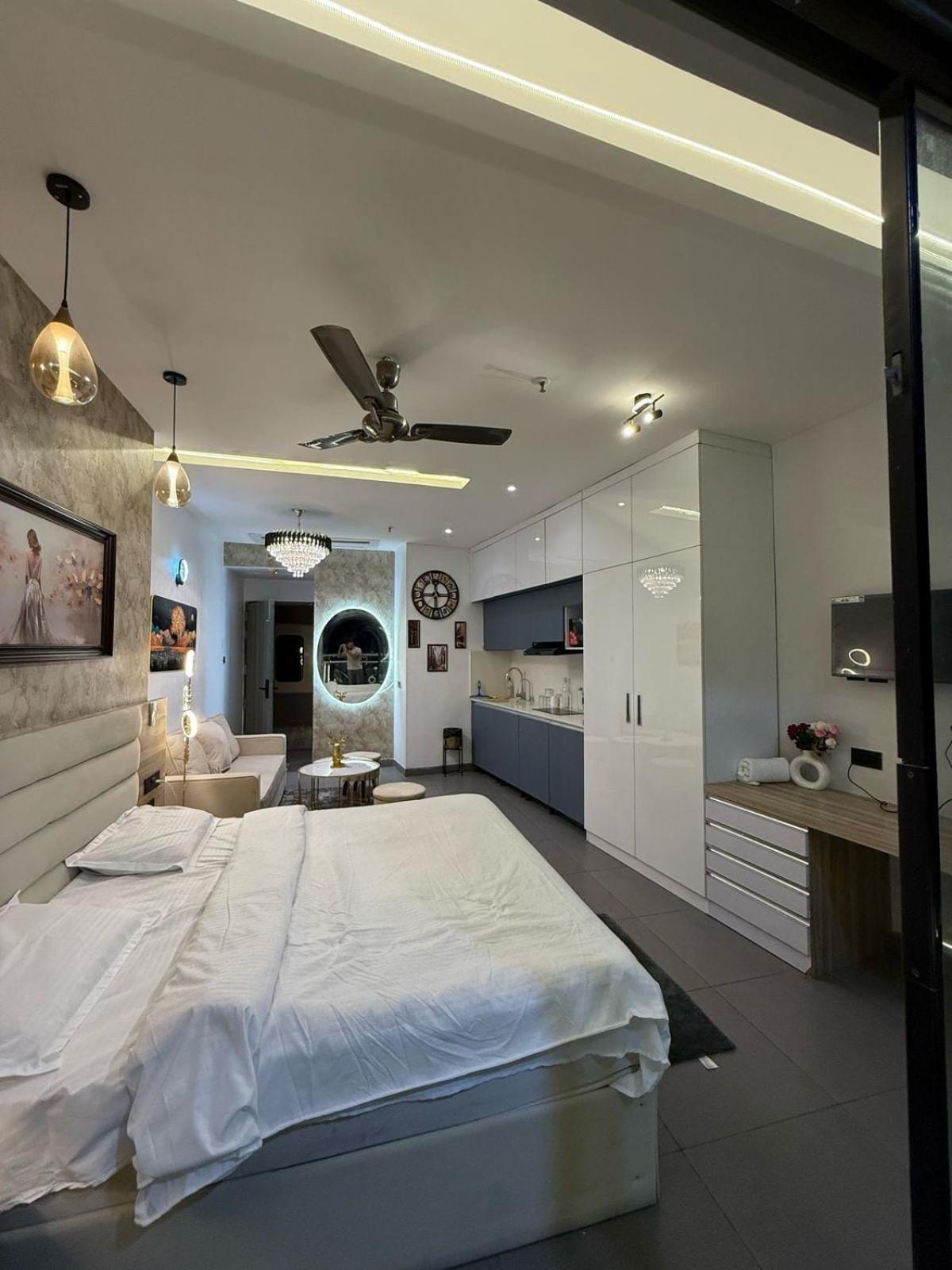 Supernova Spira Sector 94 Noida Apartment New Delhi