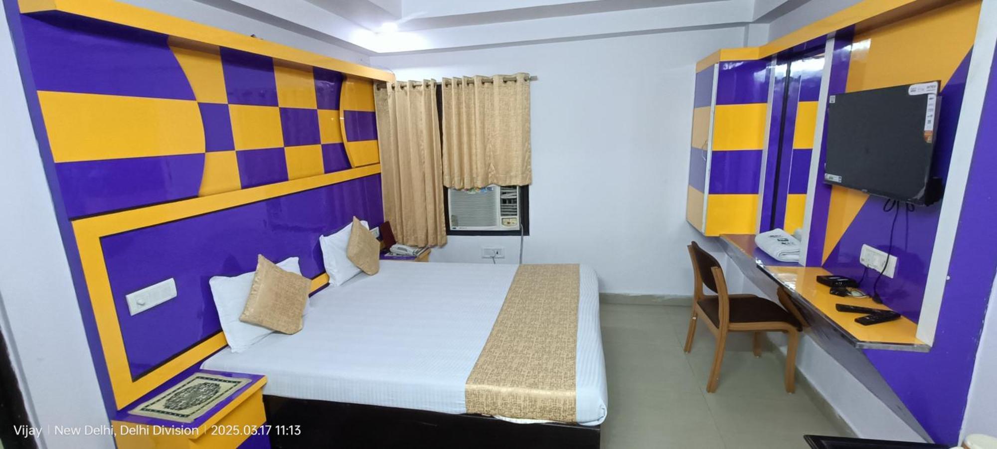 Su Shree Continental 5 Minutes Walk From Railway Station
