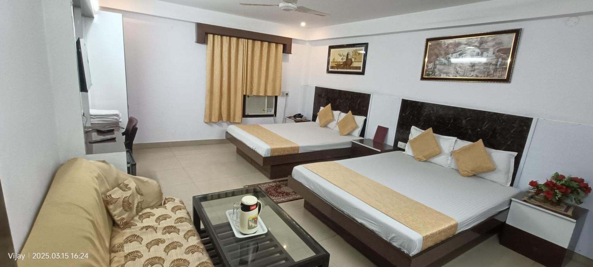 Su Shree Continental 5 Minutes Walk From Railway Station Hotel