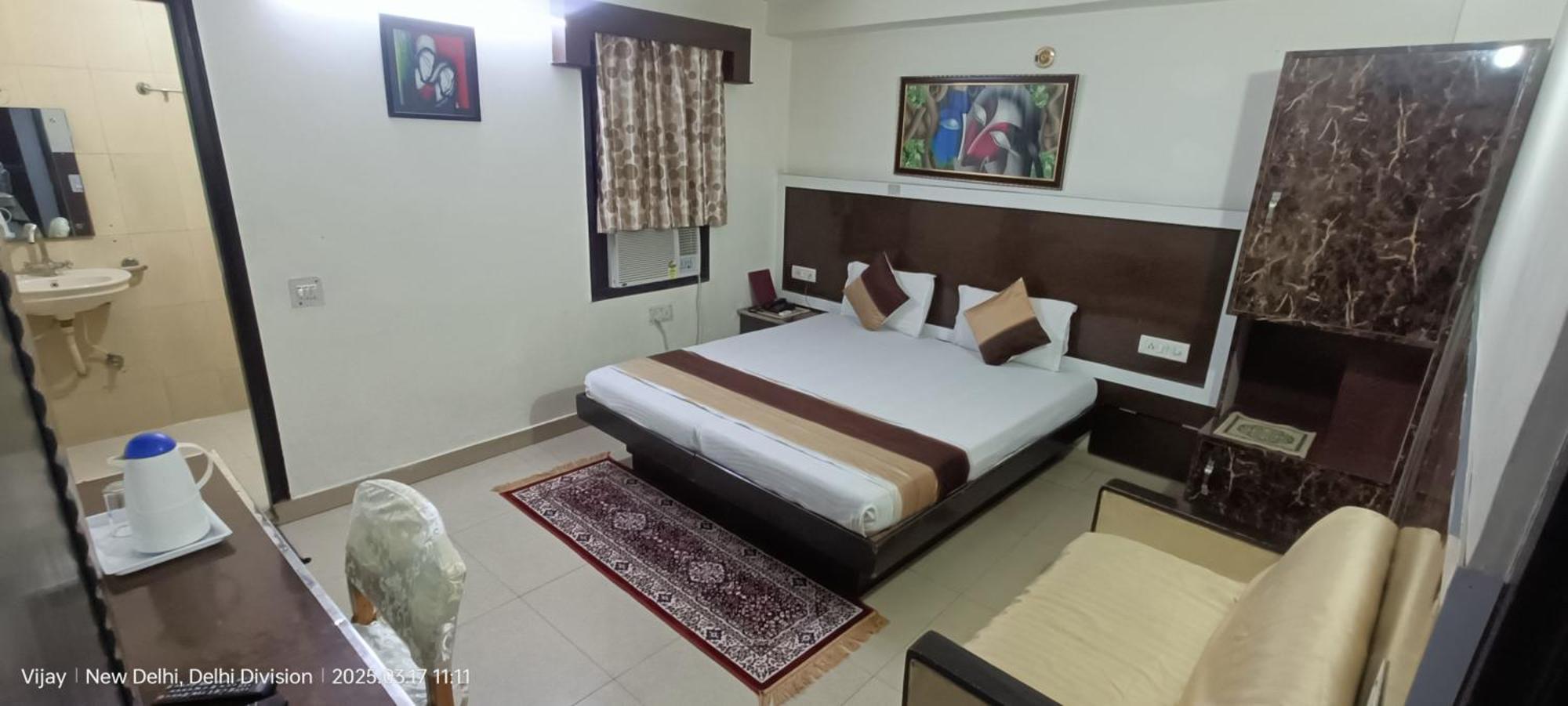 Hotel Su Shree Continental 5 Minutes Walk From Railway Station