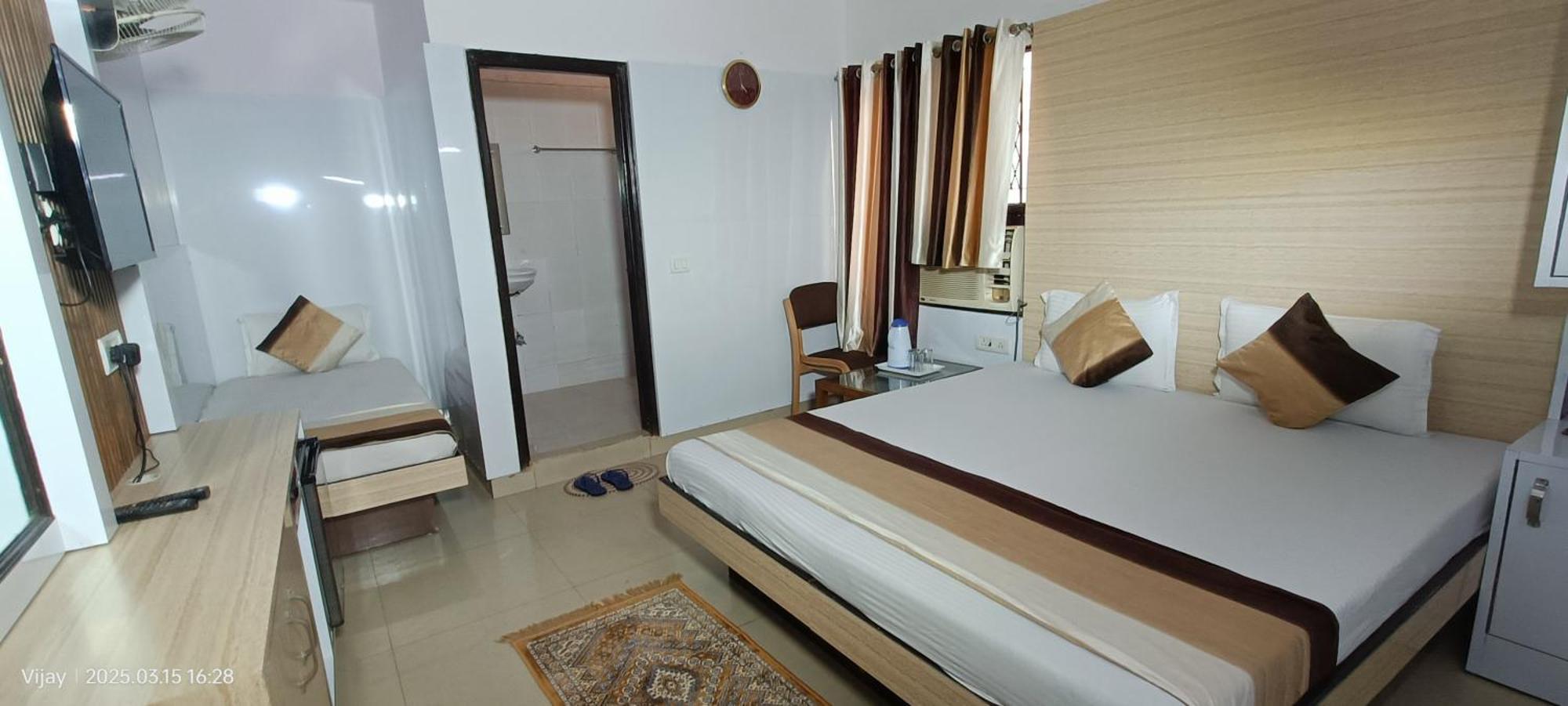 Su Shree Continental 5 Minutes Walk From Railway Station Hotel