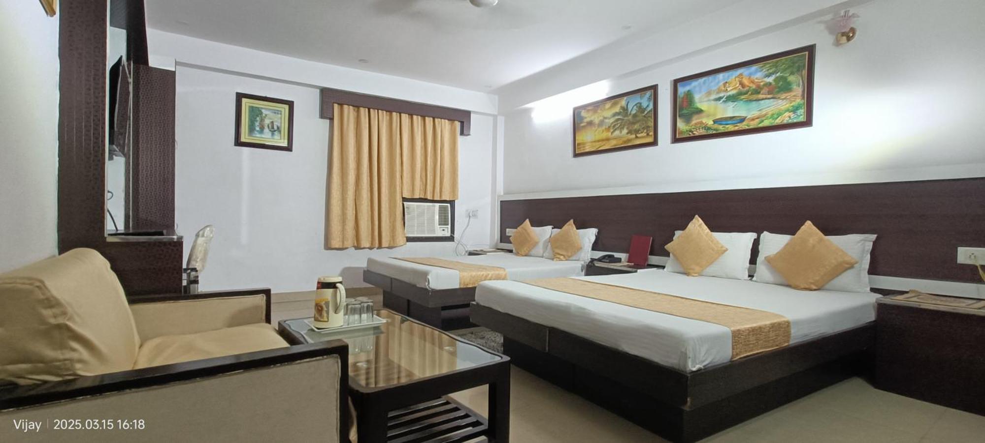 Su Shree Continental 5 Minutes Walk From Railway Station Hotel