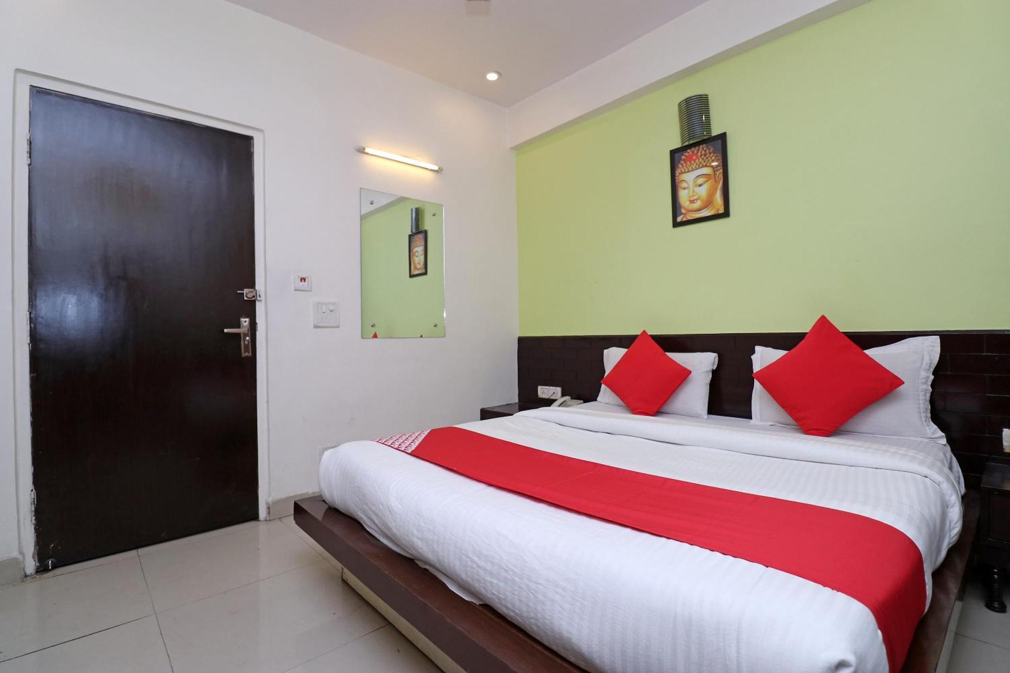Hotel O Max 3*