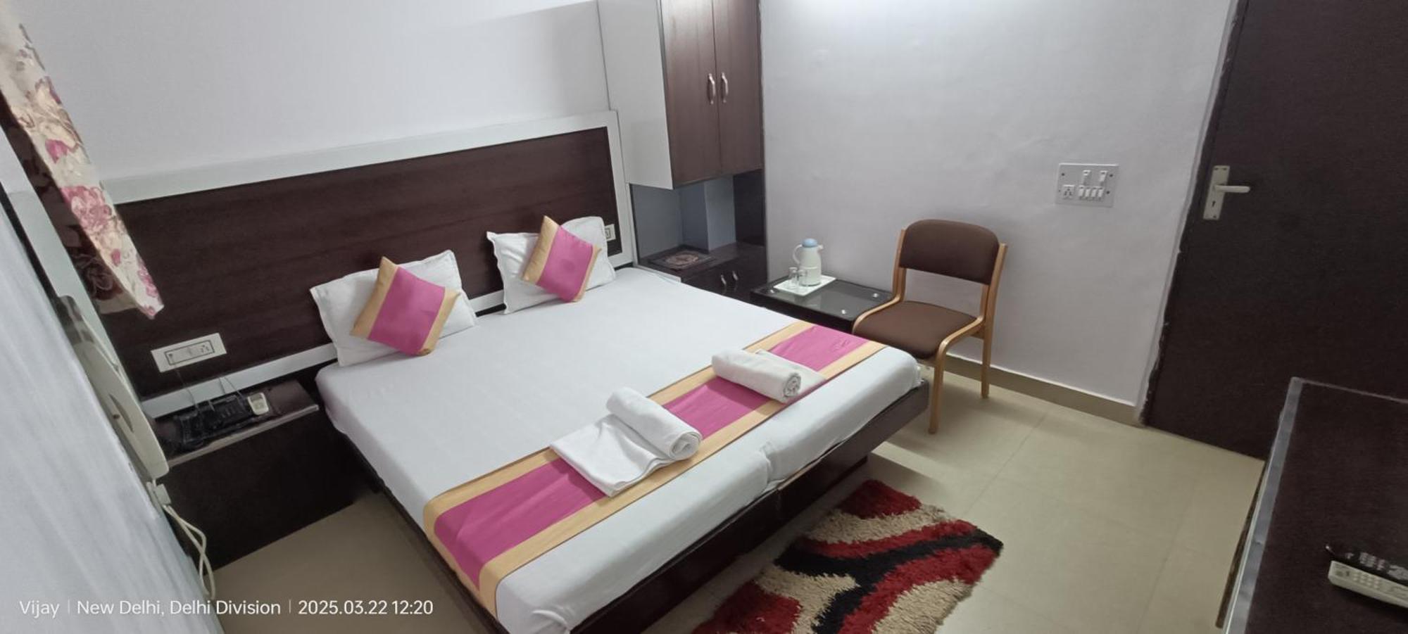 Hotel Su Shree Continental 5 Minutes Walk From Railway Station 3*