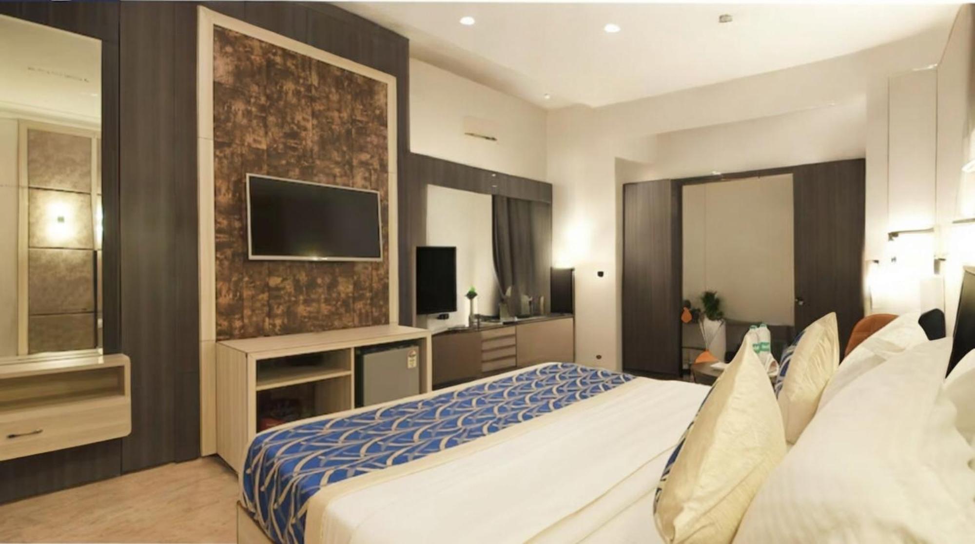 Hotel Hotel Almora Sky Near By Delhi International Airport With - Free Airport Pickup And Drop New Delhi