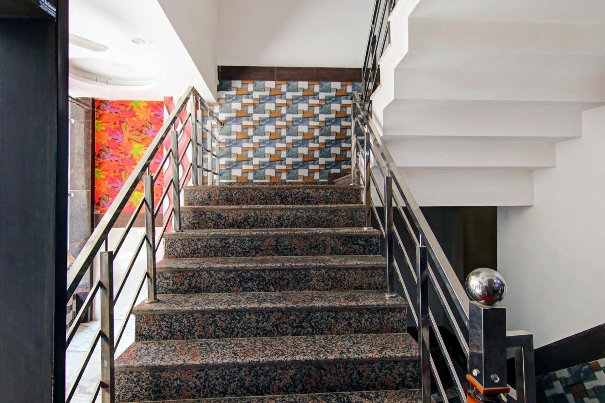Hotel O Airport Gross 3*