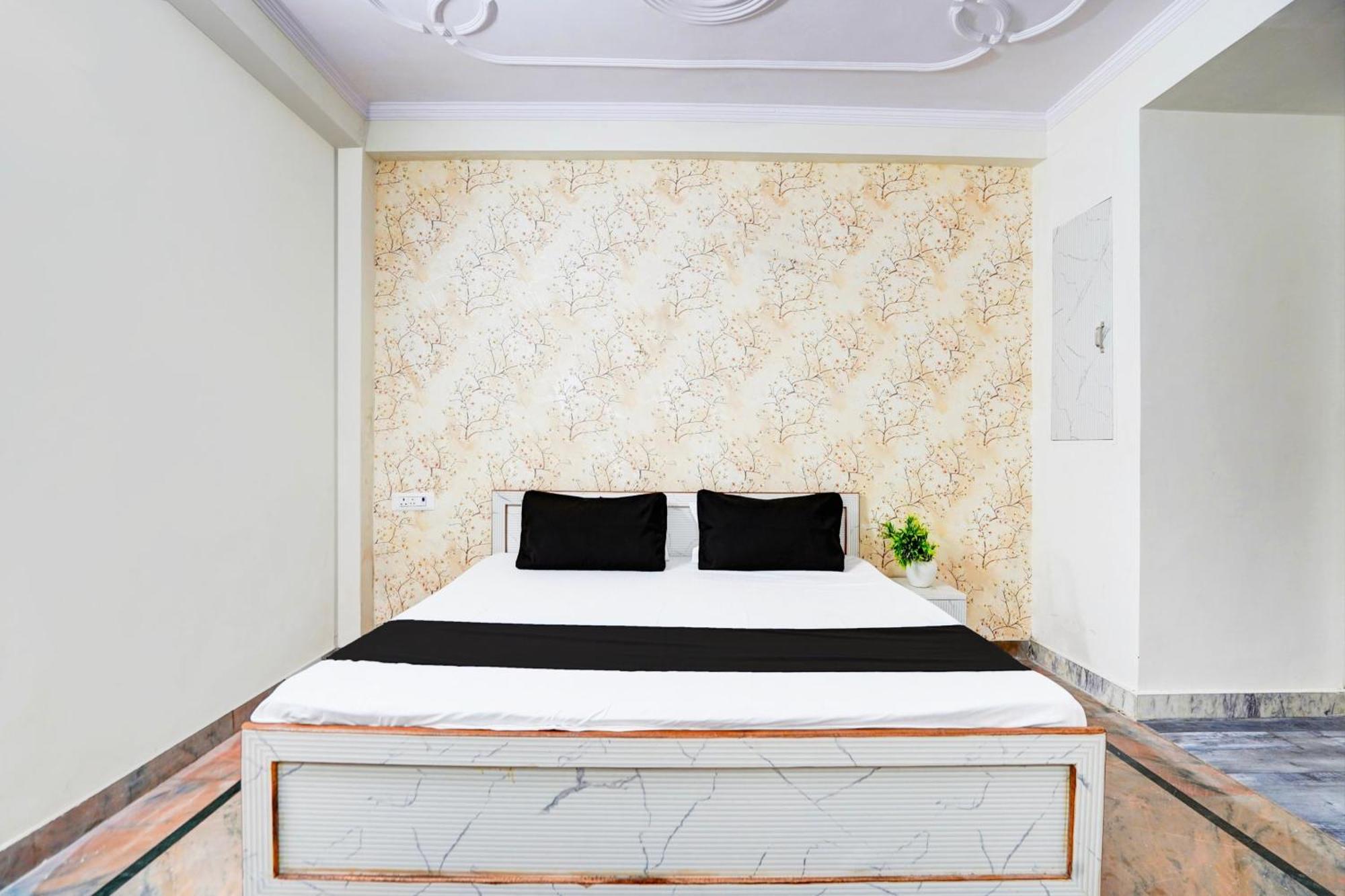 O The Royall Residency Hotel New Delhi