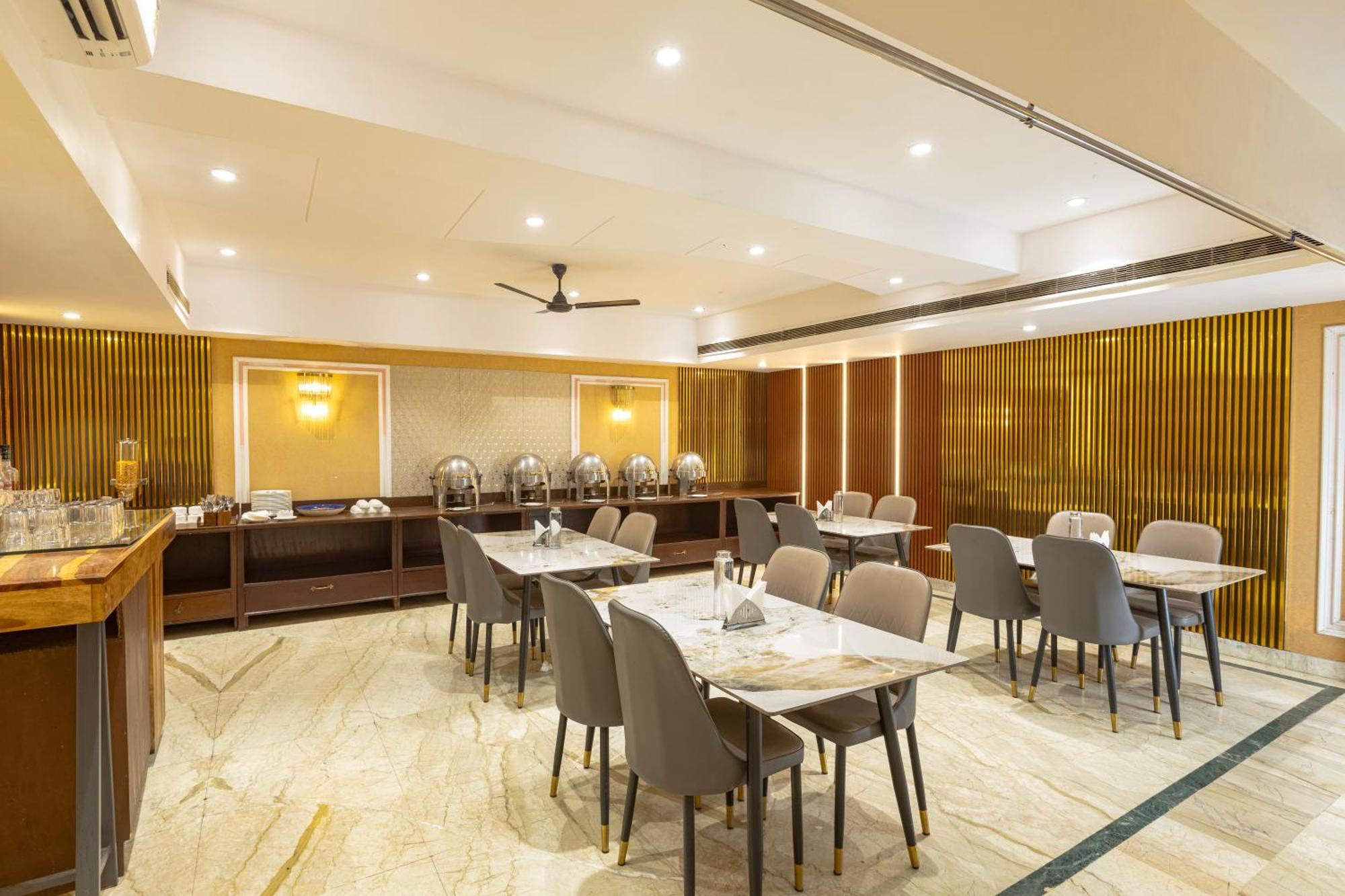 Hotel The Orion Express - East Of Kailash 3*