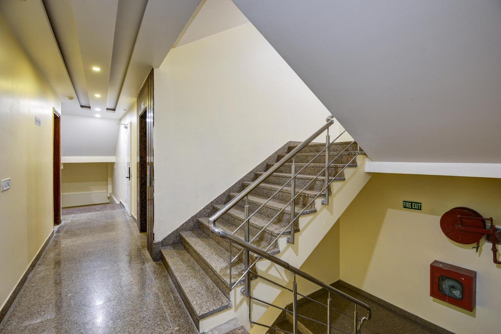Hotel The York Legacy - 2 Minutes Walk From Railway Station
