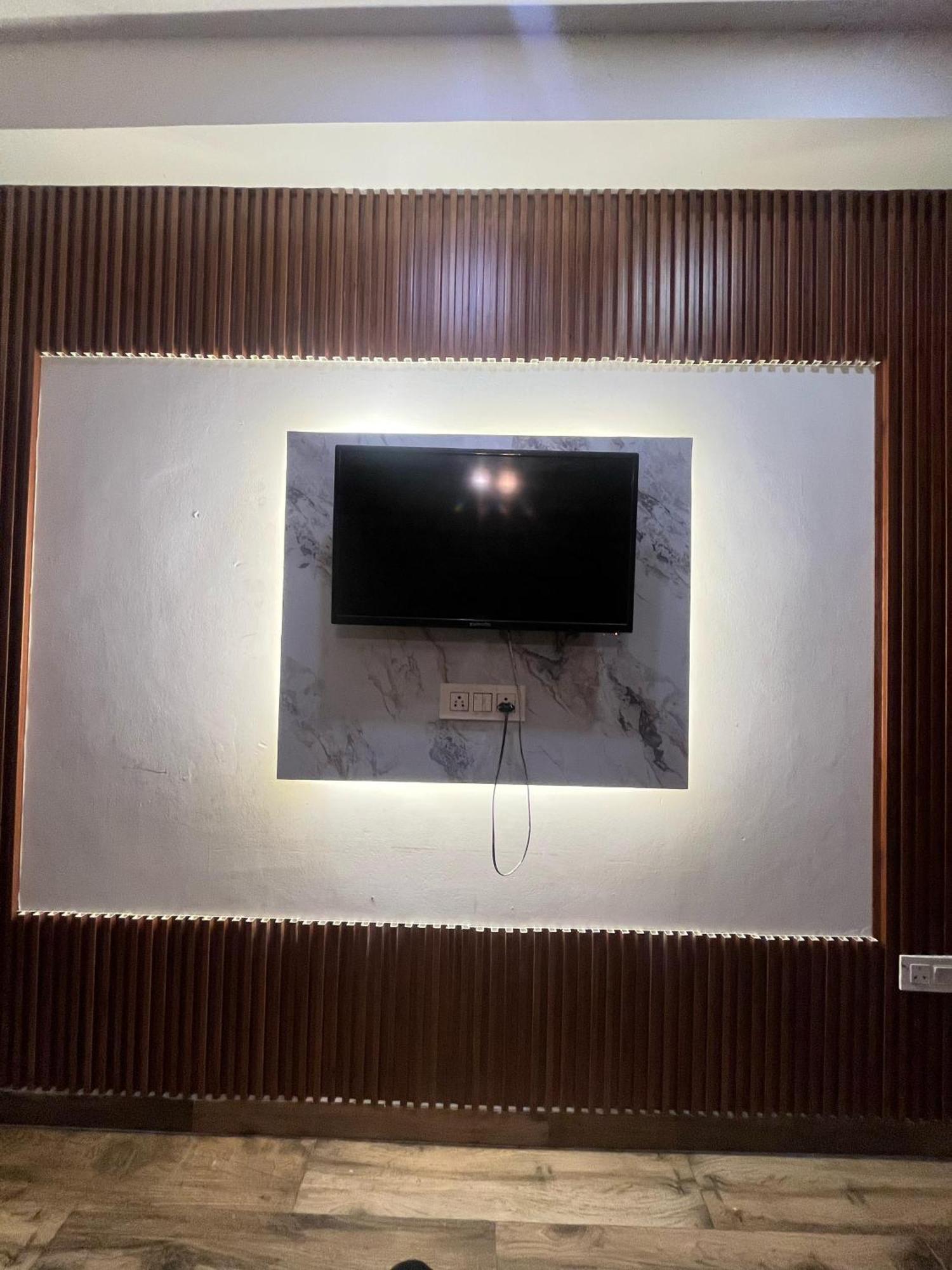 Lagoon - Malviya Nagar Hotel 4*