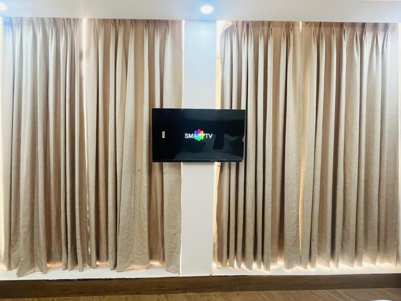 Mannat Near Naraina Vihar Metro Station Hotel