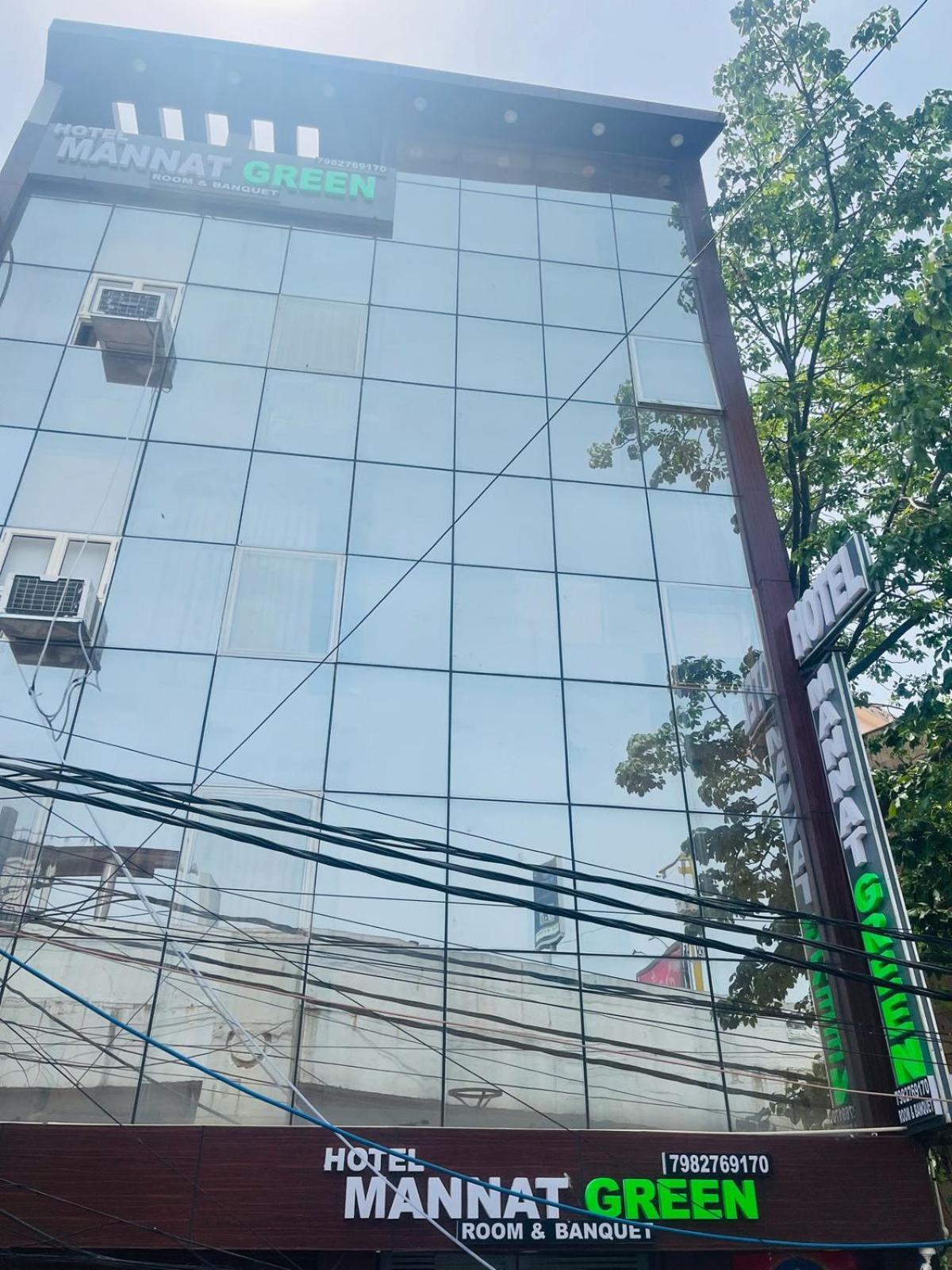 Hotel Mannat Near Naraina Vihar Metro Station