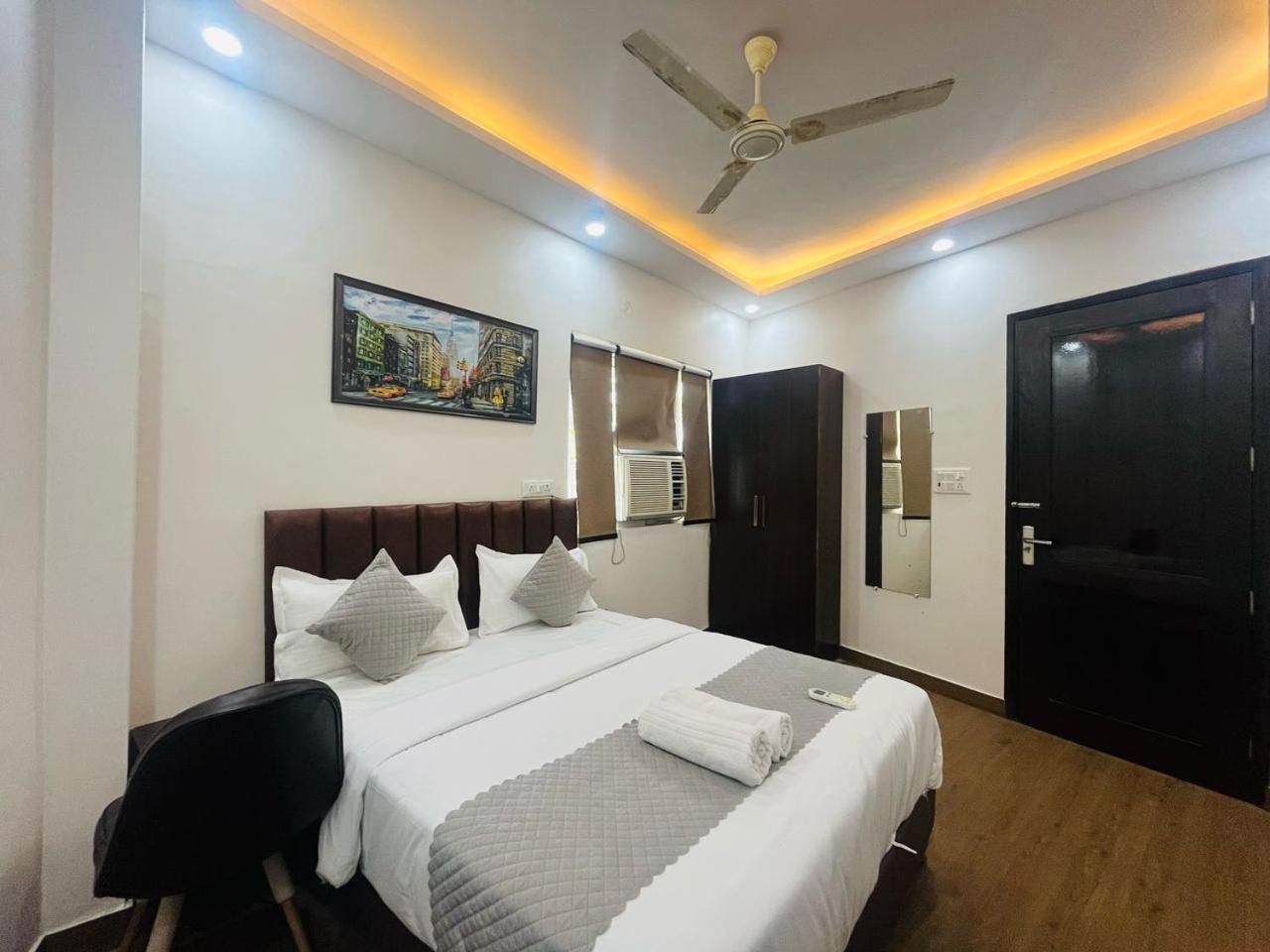Mannat Near Naraina Vihar Metro Station