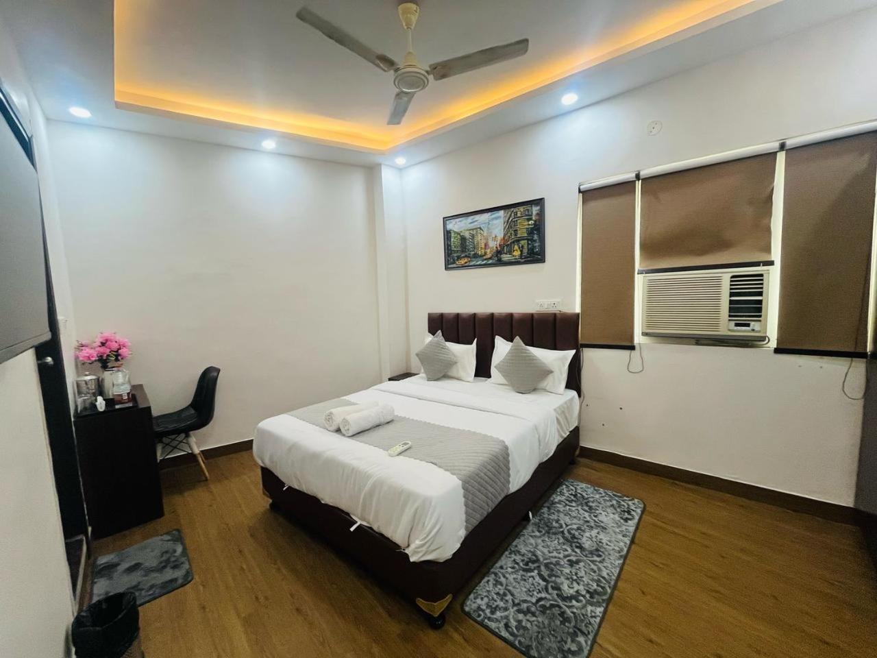 Hotel Mannat Near Naraina Vihar Metro Station