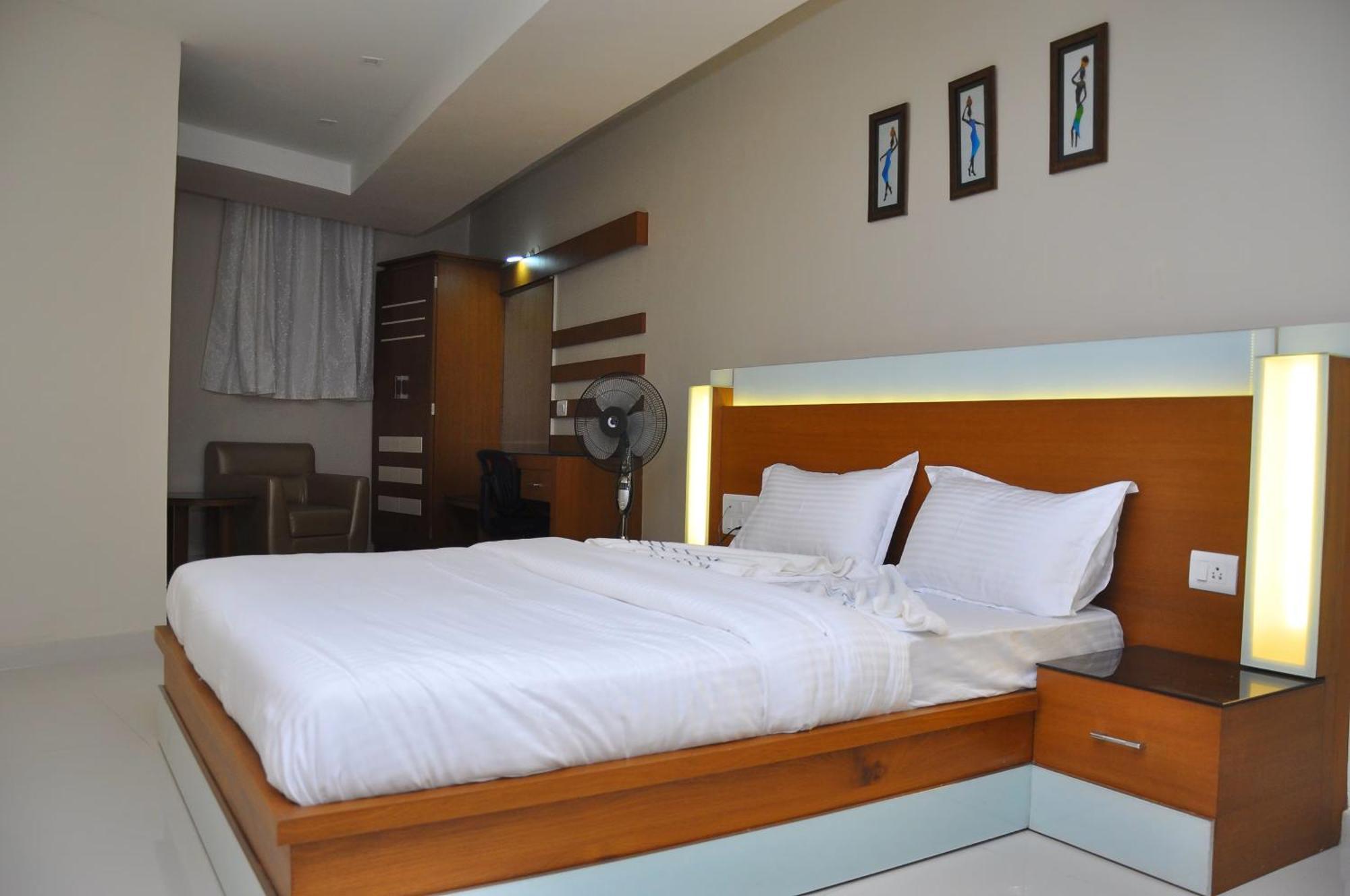 Hotel D Tark Plaza 4*