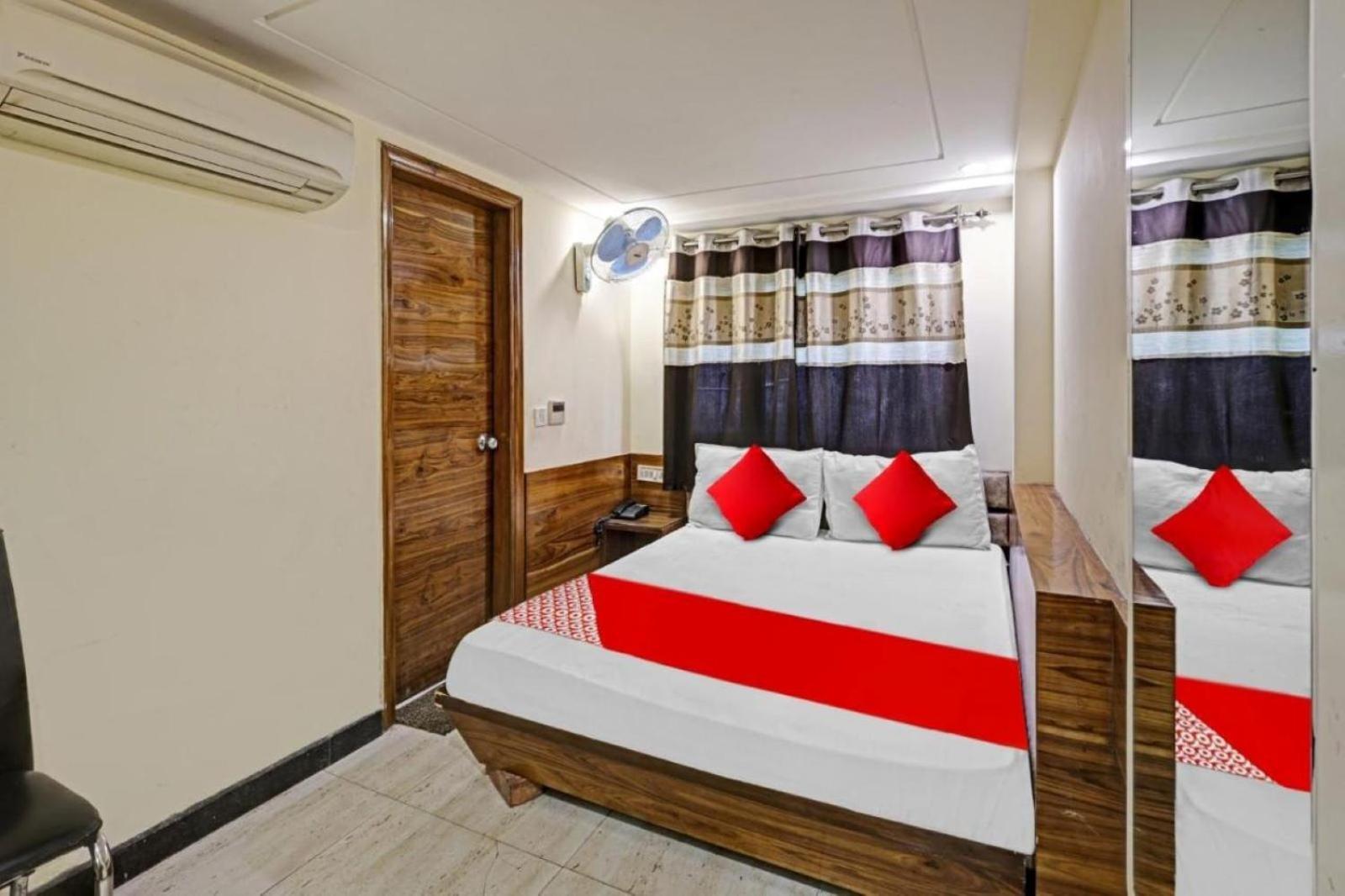 Le - Cashew By 2 Minute Walking Railway Station - Metro Station Main Road Building Bed & Breakfast