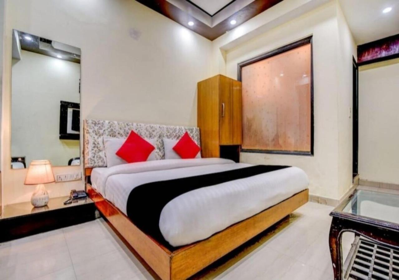 Aeron Paharganj Hotel