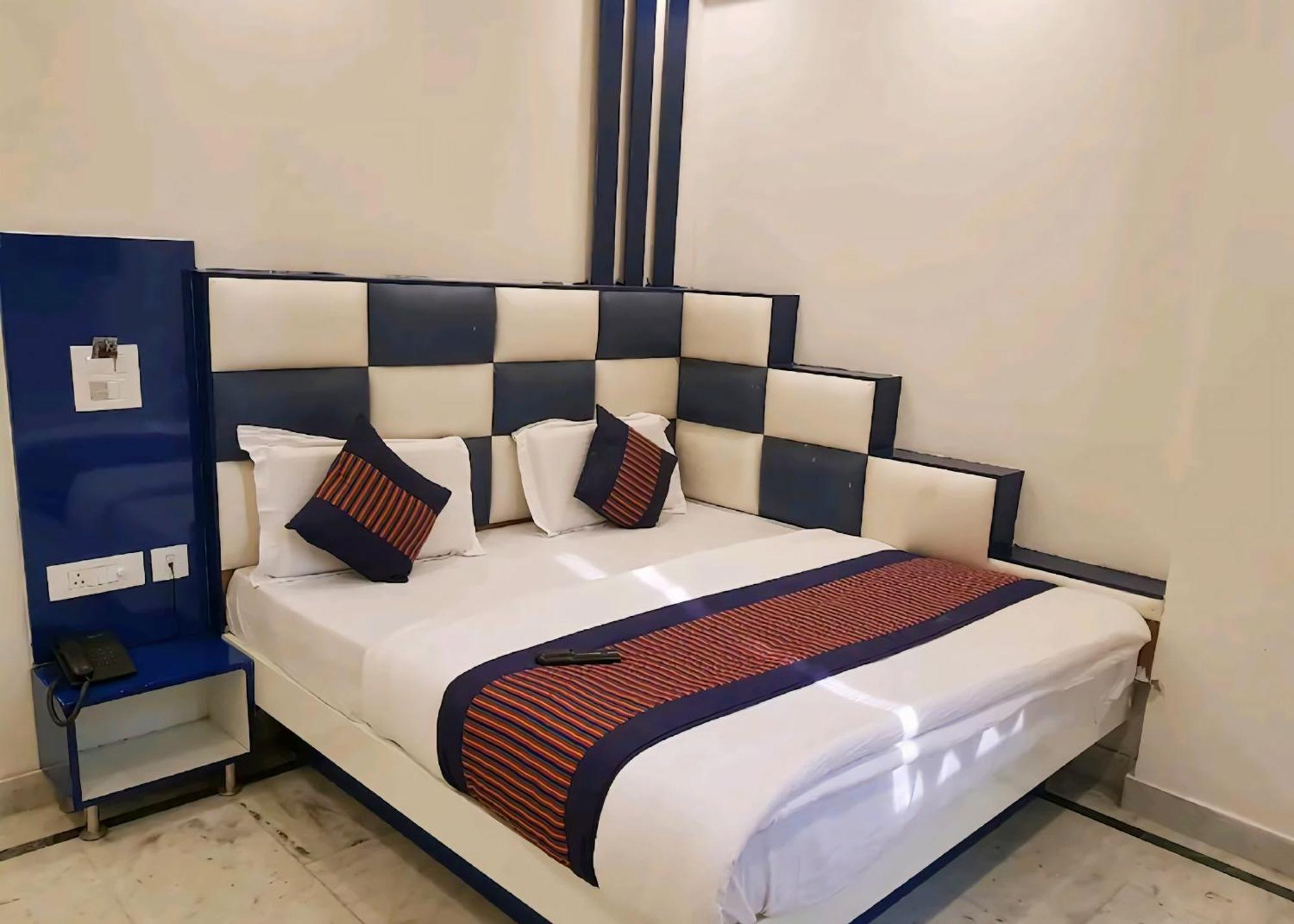 Leo Continental Hotel 2*