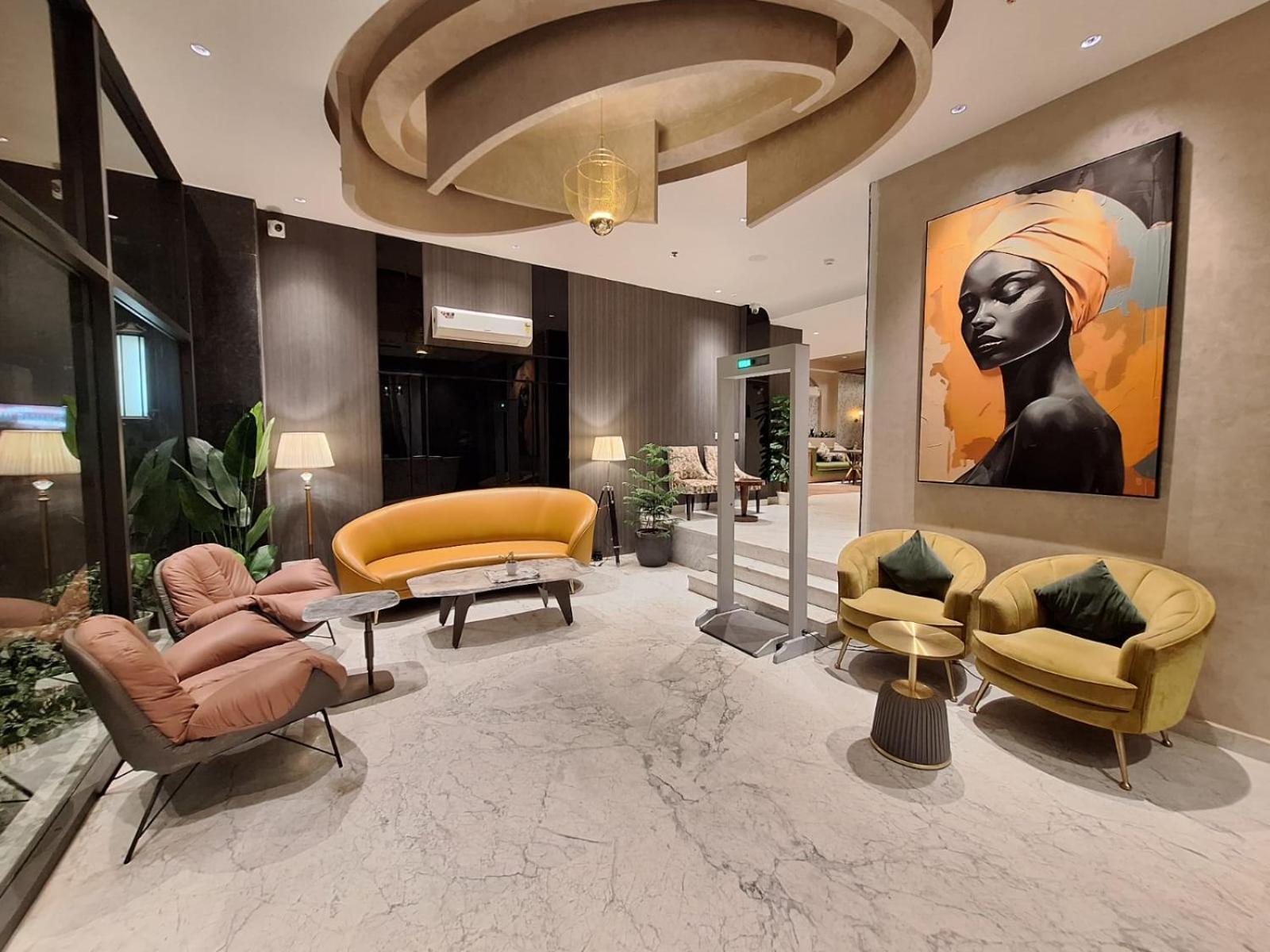 Iva Premium Delhi Airport - Free Airport Drop 4*