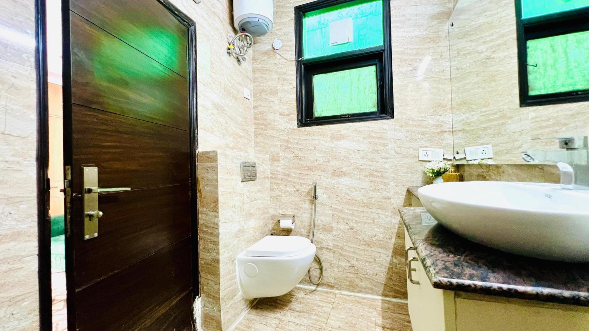 Olive Service - Defence Colony Apartment