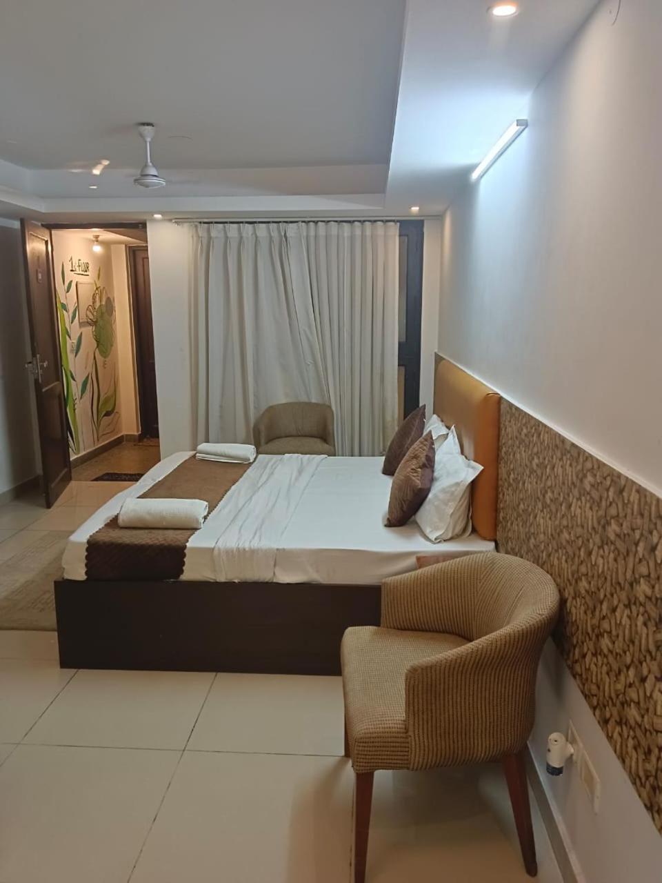 C 5 Hauz Khas * New Delhi