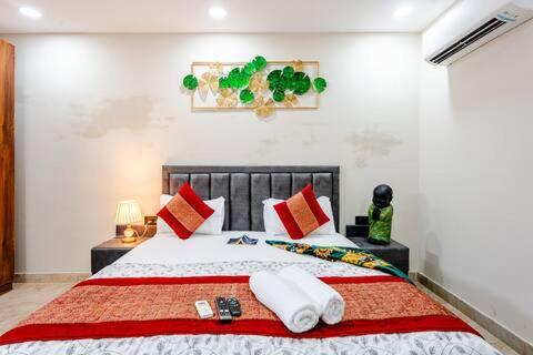 Fortune Service Studio, J-267 Saket * New Delhi