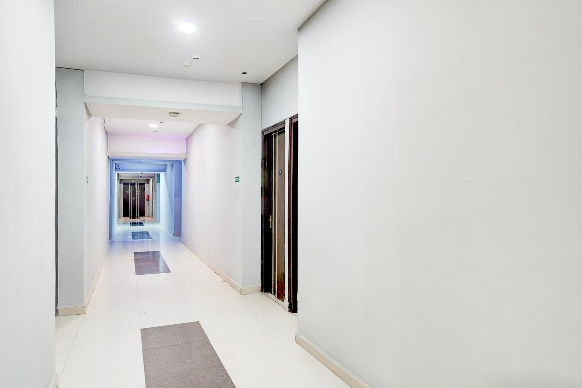 Hotel Super Townhouse Patparganj Near Max Super Speciality Hospital New Delhi