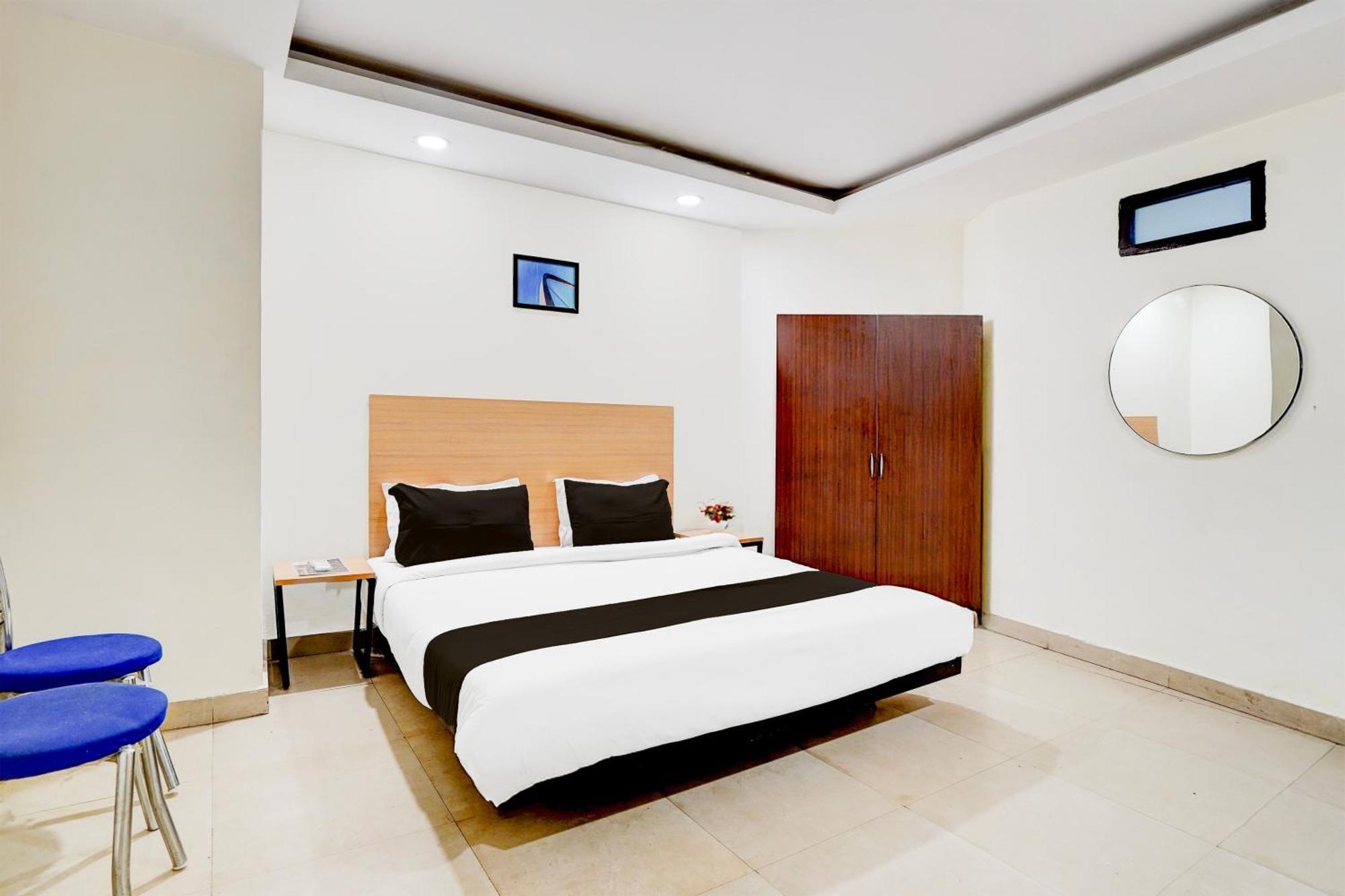 Super Townhouse Patparganj Near Max Super Speciality Hospital